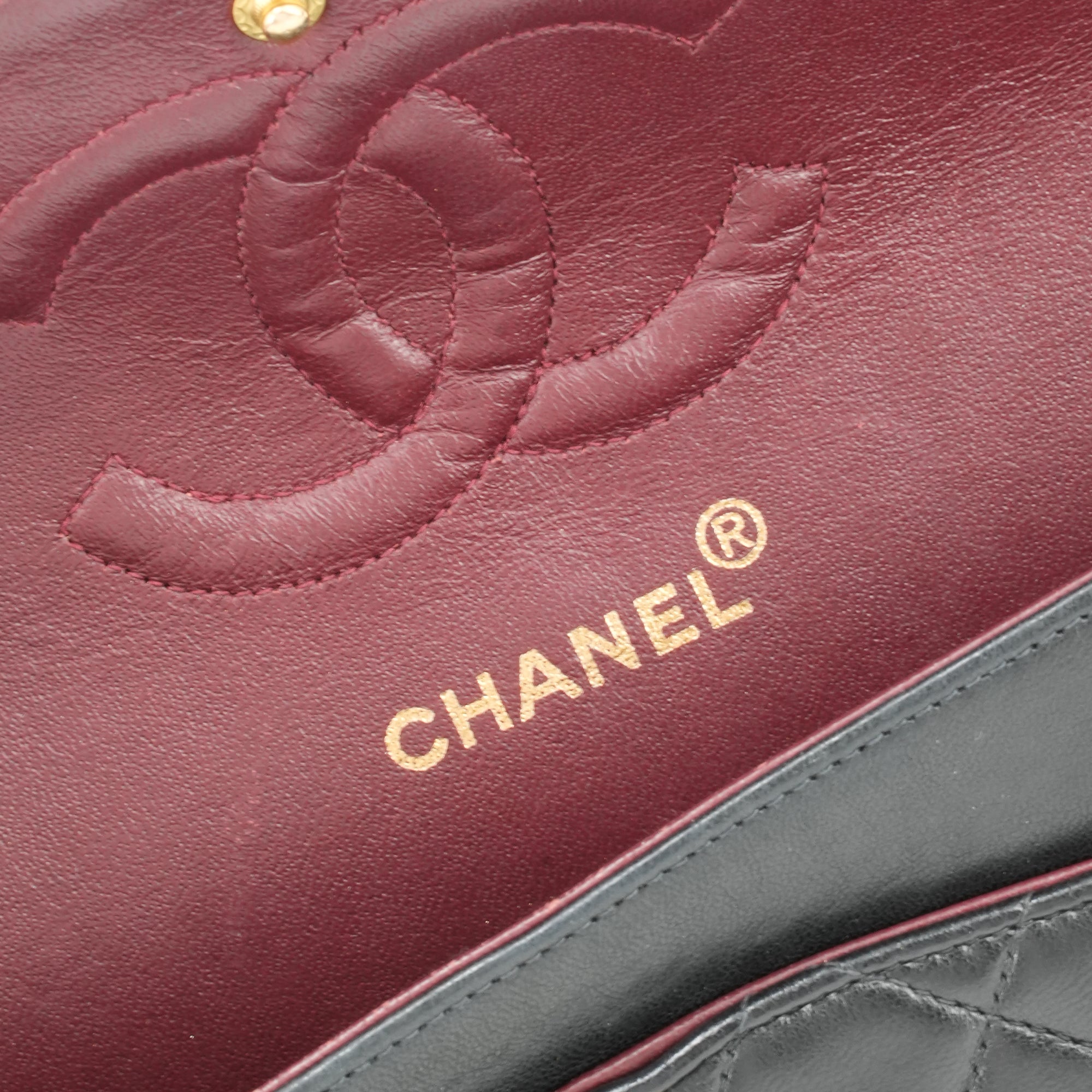 CHANEL - Sac à bandoulière 2.55 Chanel en cuir matelassé noir vintage