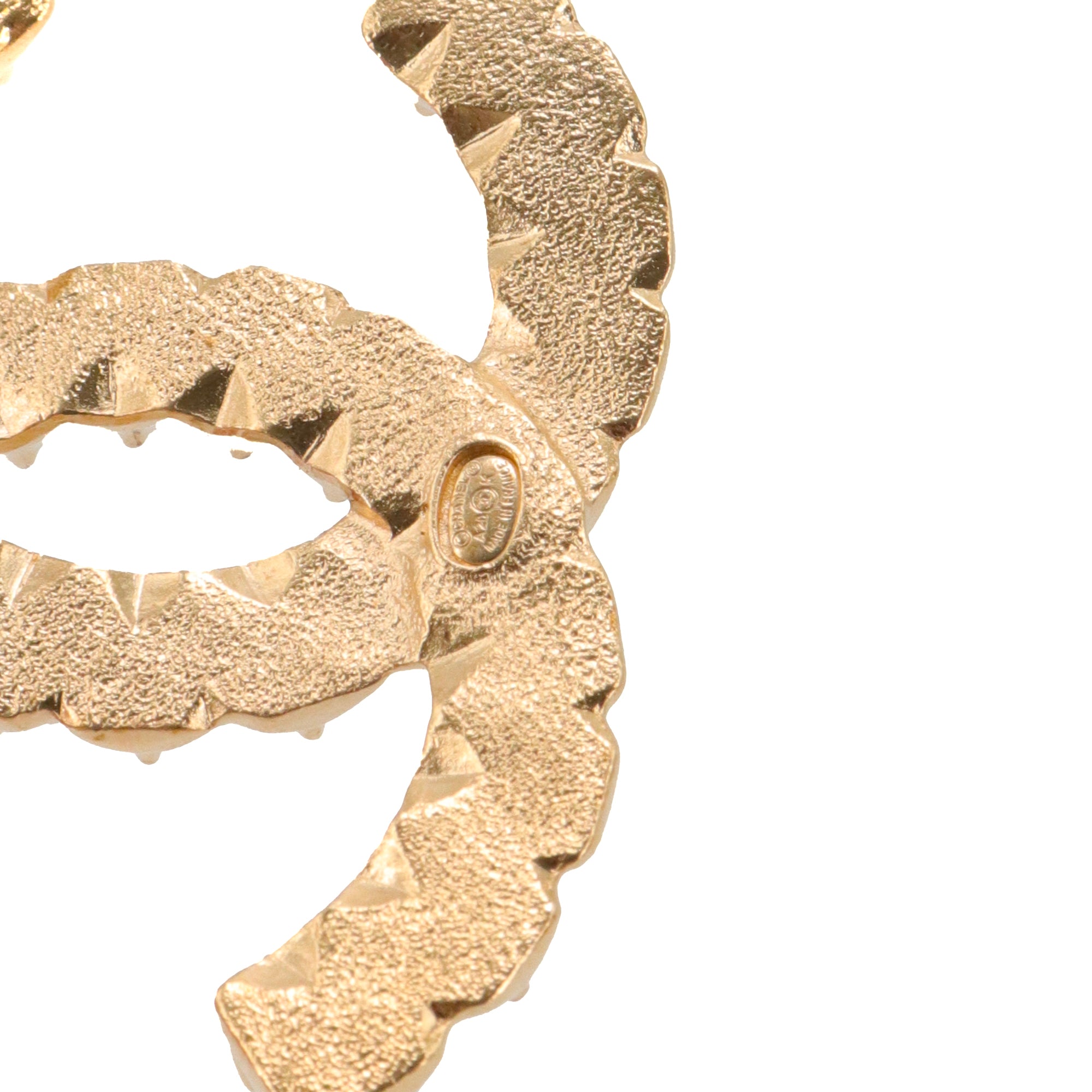 CHANEL - Chanel CC brooch with rhinestones