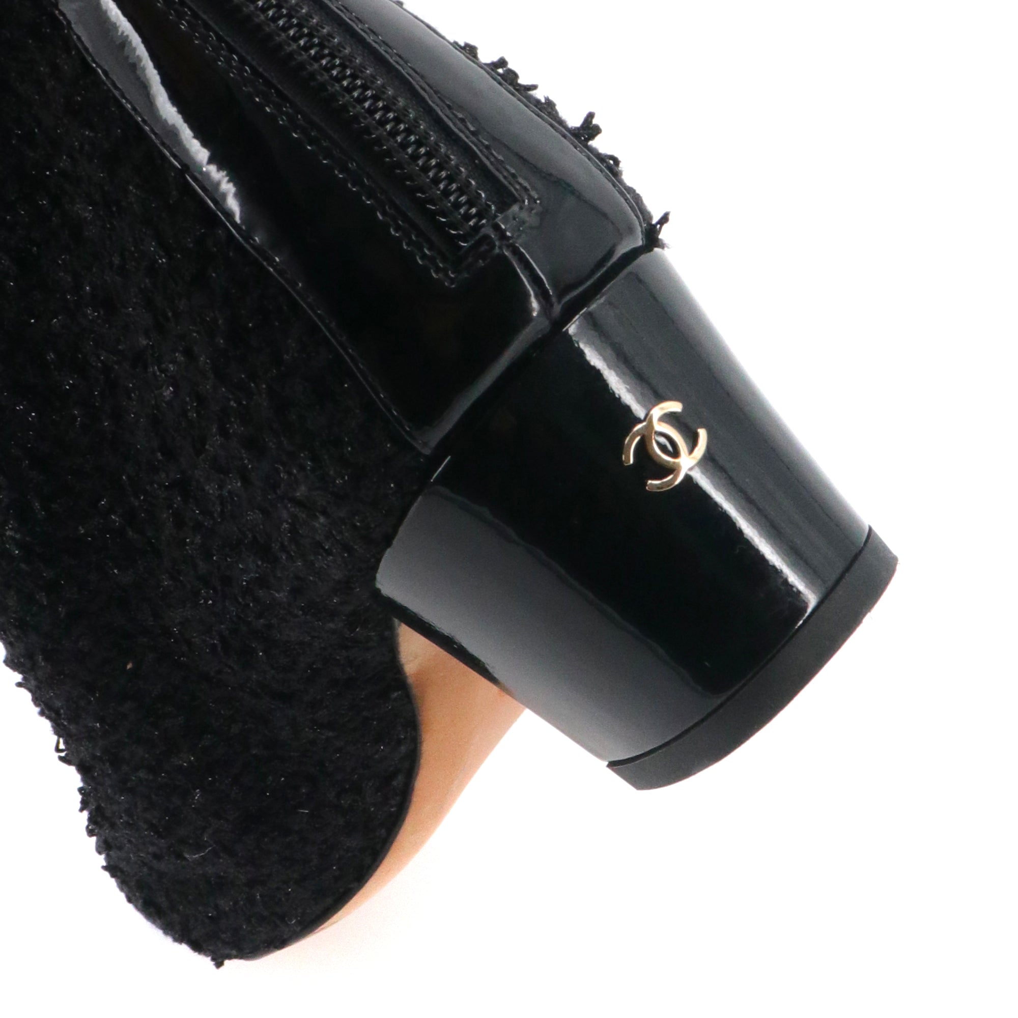 CHANEL - Bottines à talon Chanel en tweed et cuir verni noir (T41,5)