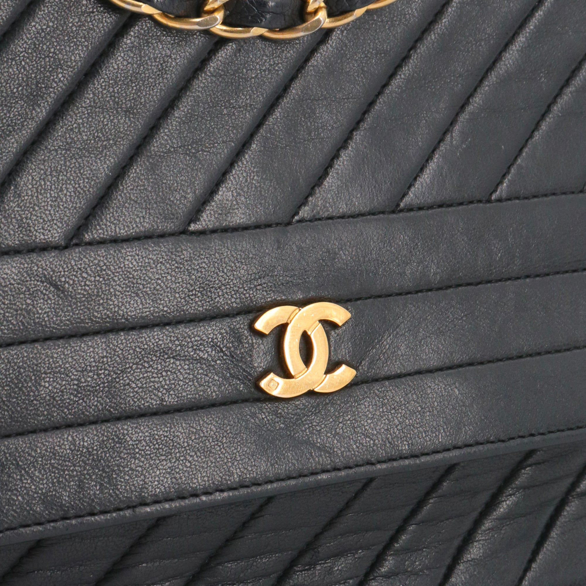 CHANEL - Chanel Timeless 25 double flap handbag in black quilted leather