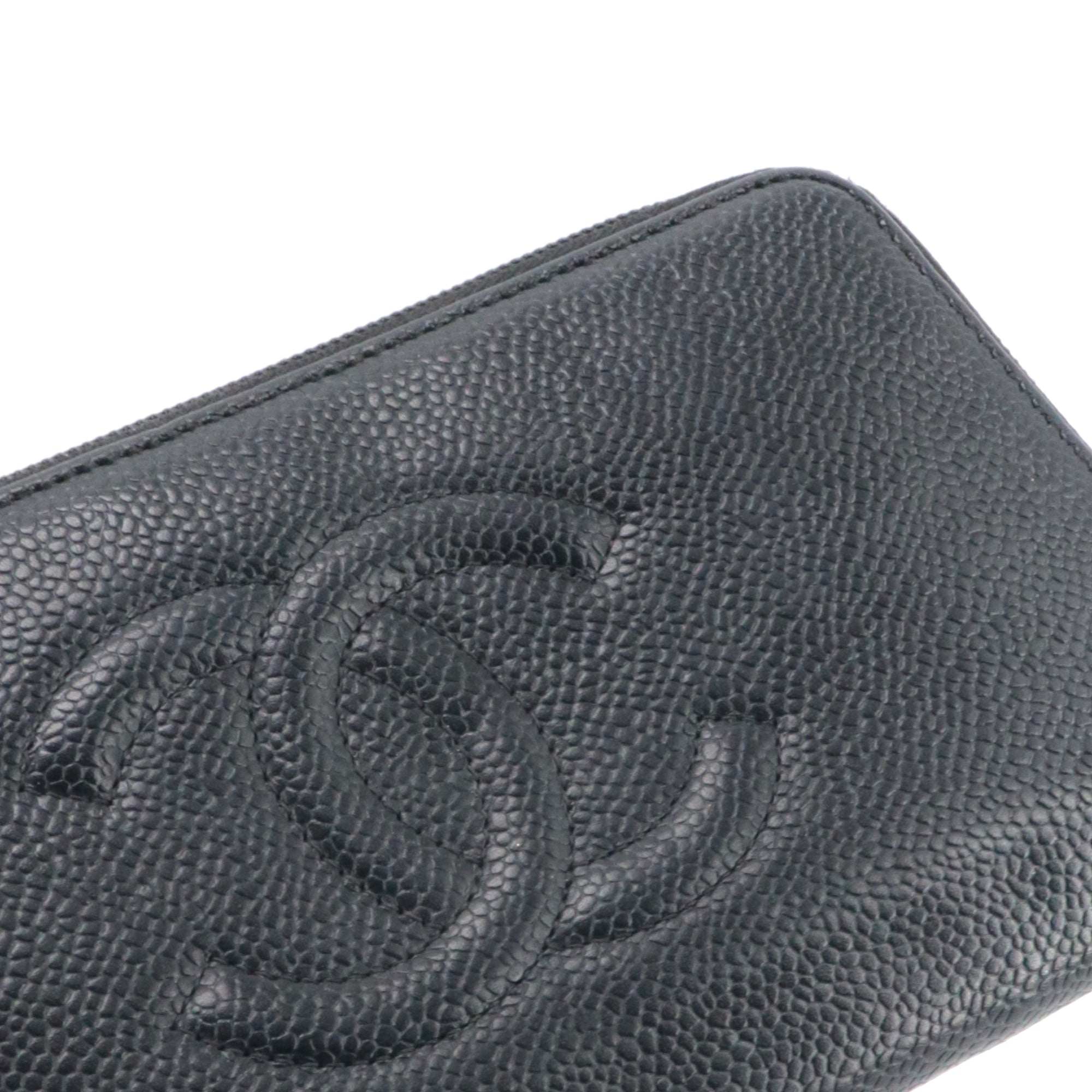 CHANEL - Black quilted leather wallet
