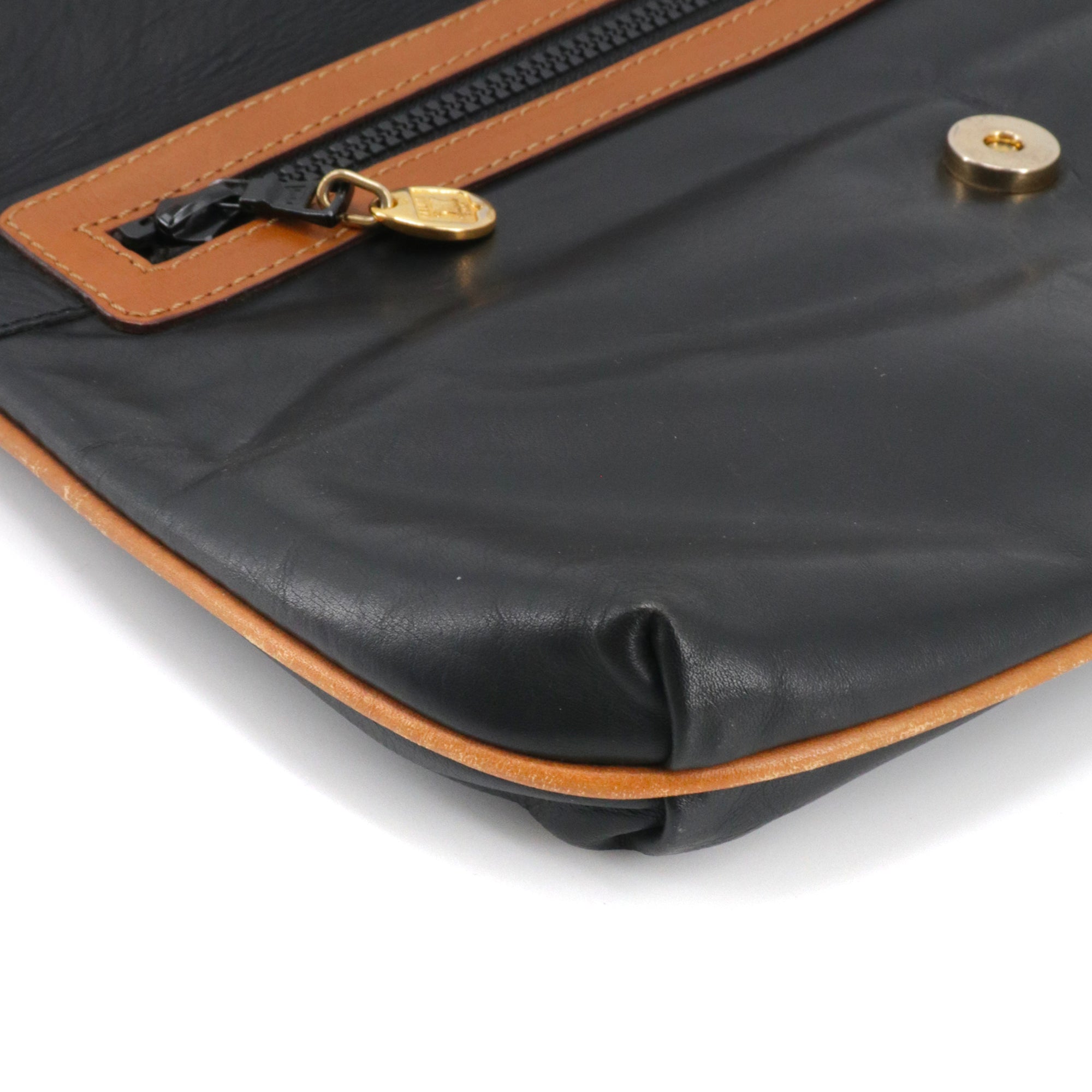 CELINE - Pochette Triomphe Celine en cuir noir vintage