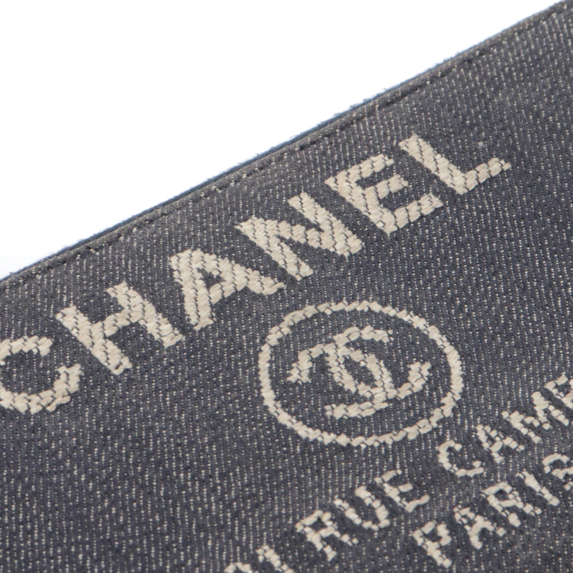 CHANEL - Portefeuille Deauville Chanel en denim bleu marine