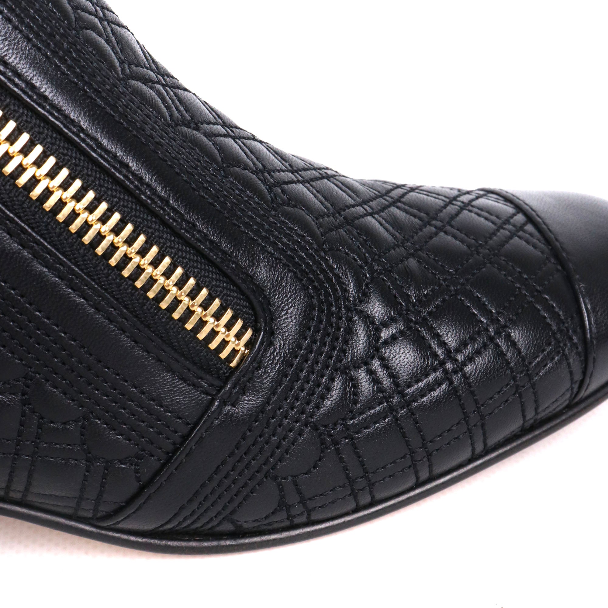 CHANEL - Chanel CC ankle boots in black lambskin (T34.5)