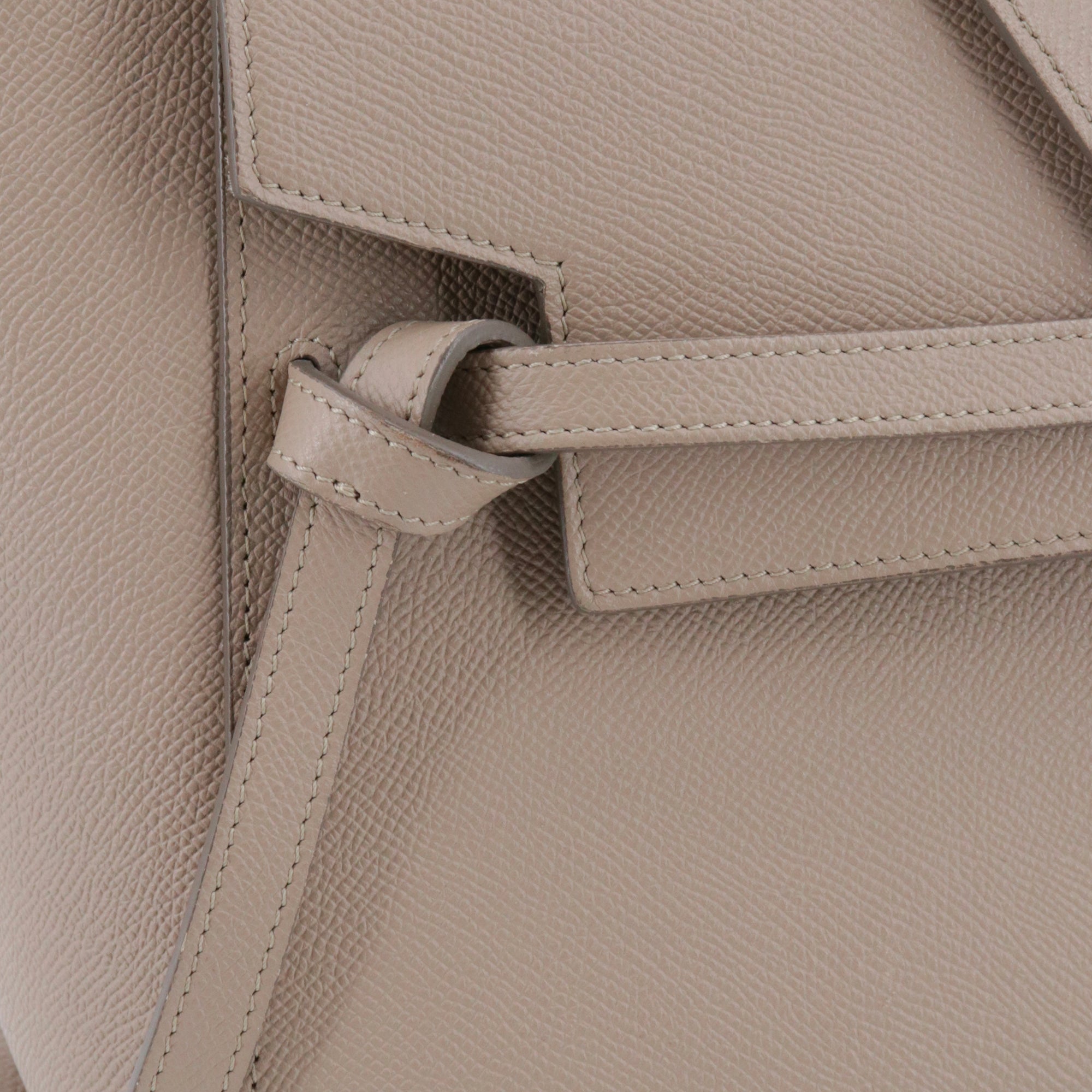 CELINE - Sac à bandoulière Belt nano Celine en cuir grainé beige