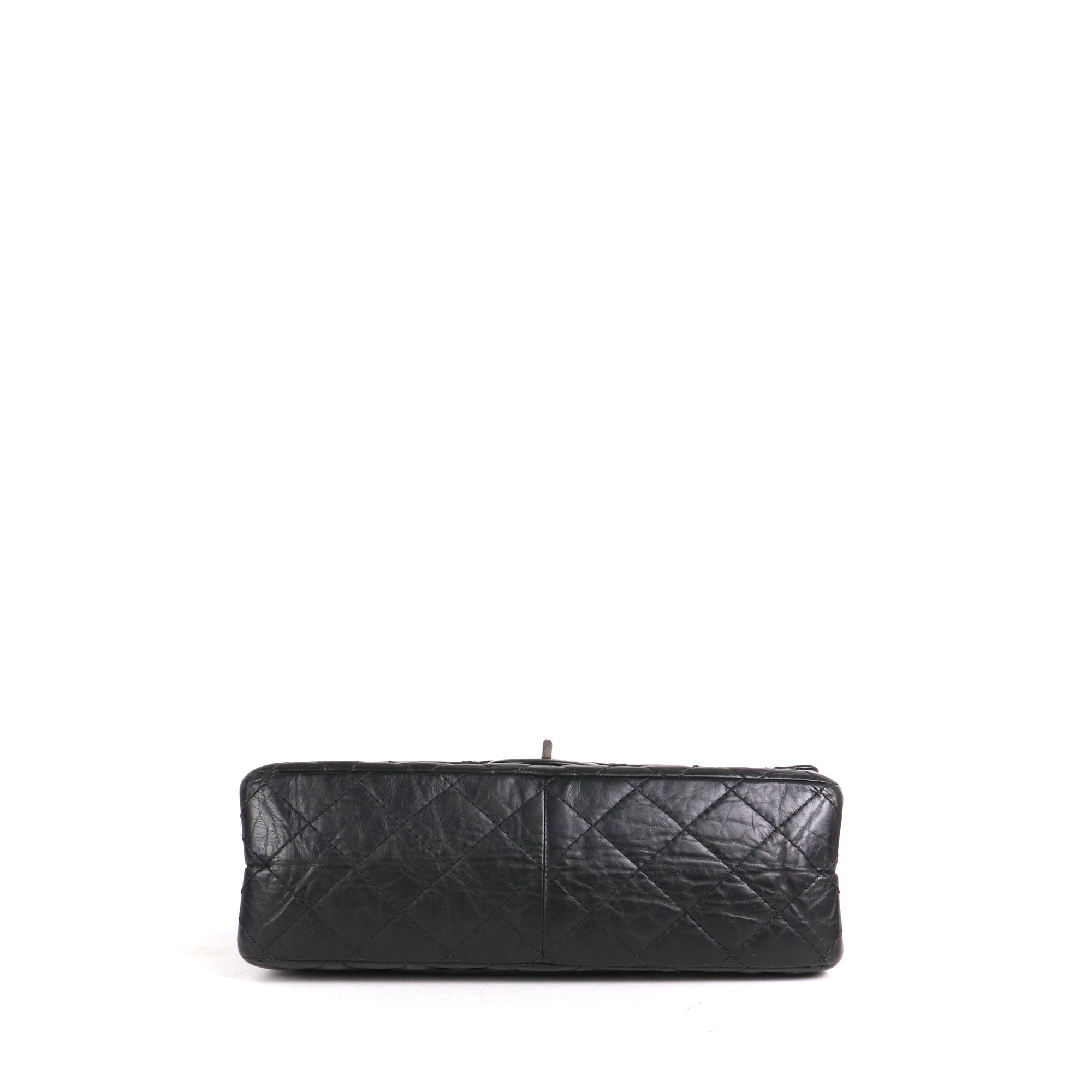 CHANEL - Sac à bandoulière 2.55 Chanel medium en cuir froissé noir