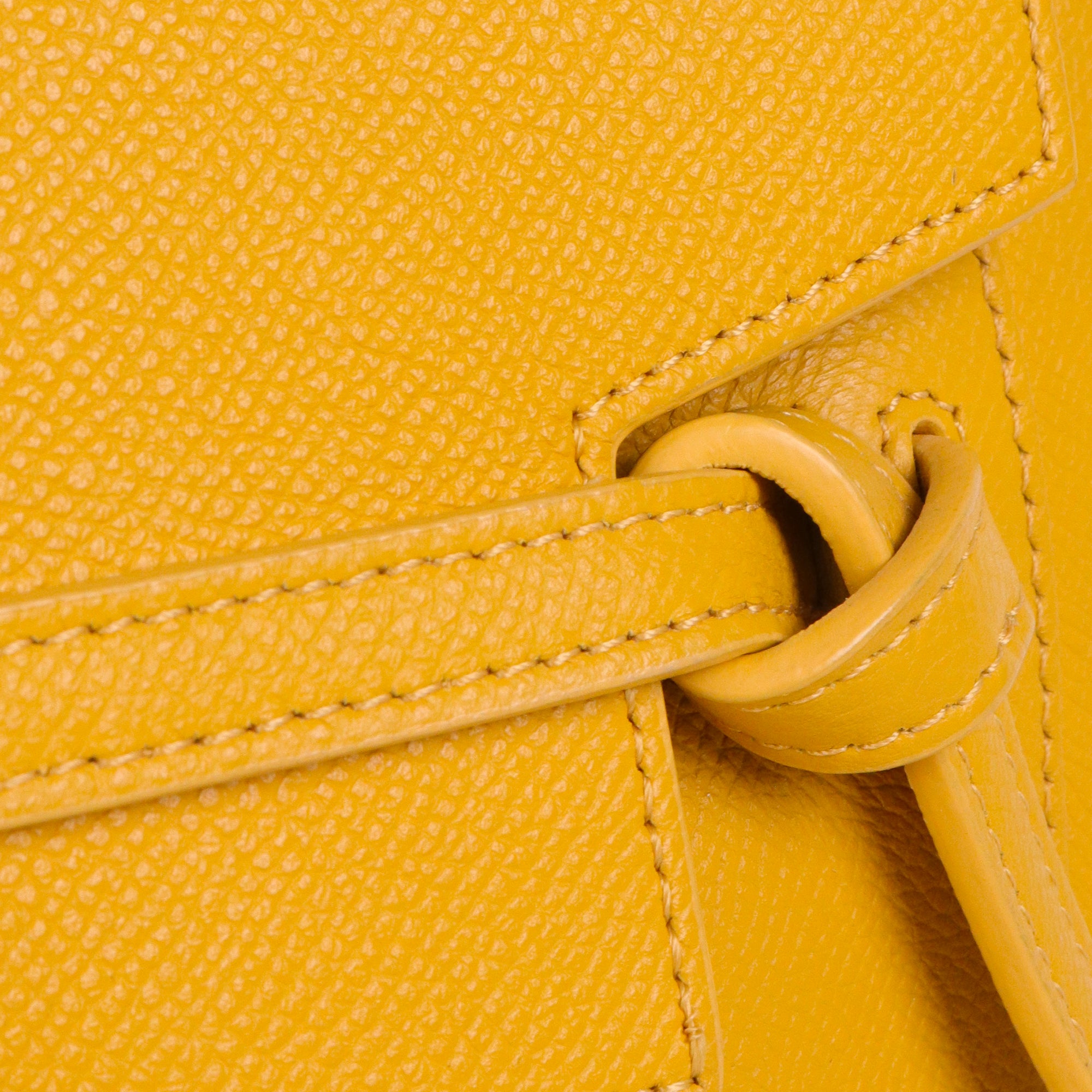 CELINE - Sac à bandoulière Belt nano Celine en cuir grainé jaune