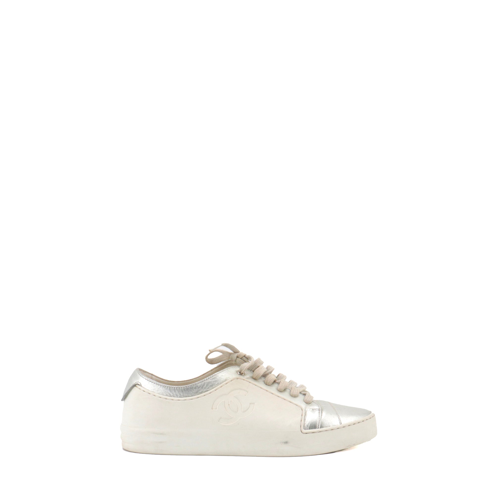 CHANEL - Chanel CC sneakers in beige and silver leather (size 38.5)