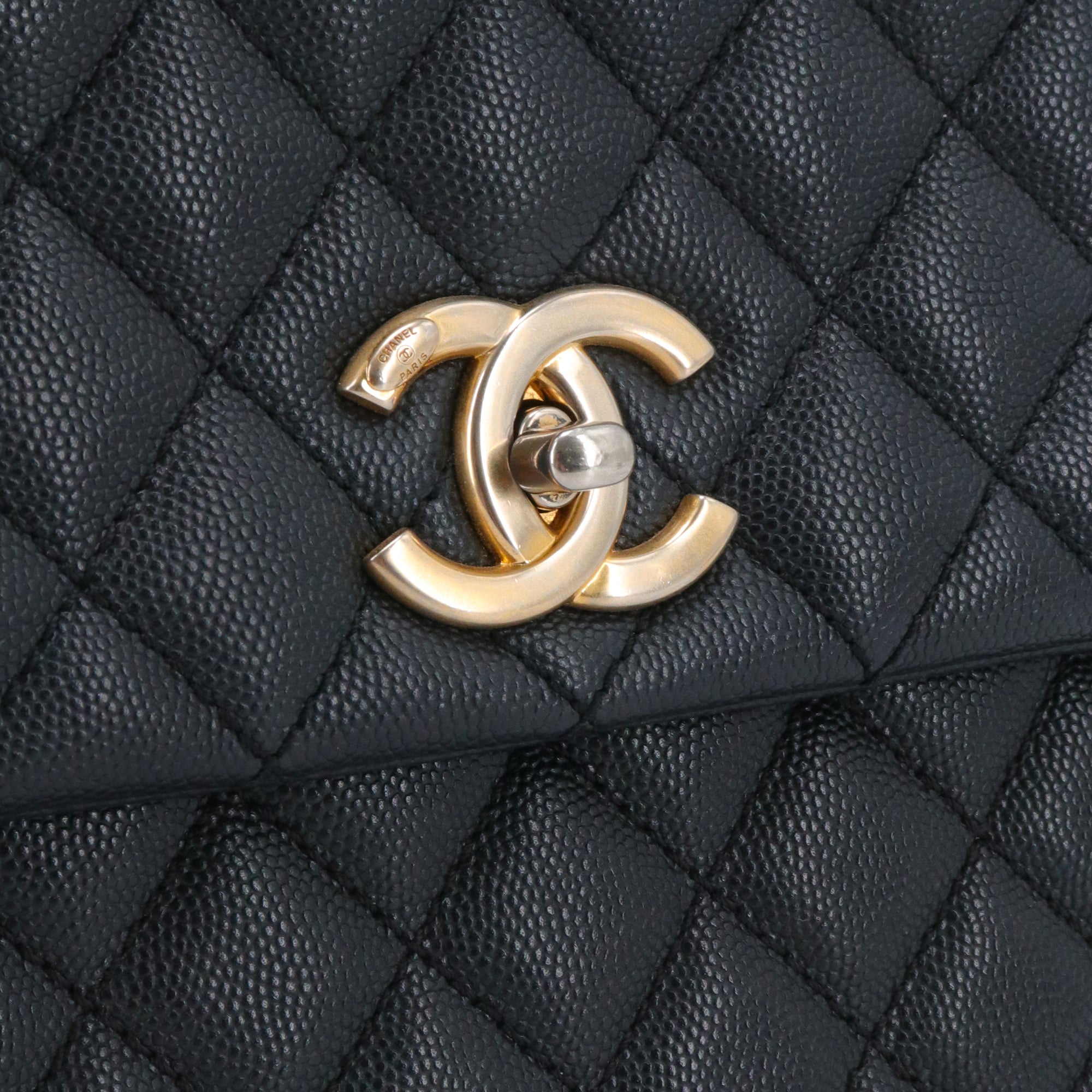 CHANEL - Chanel Coco Handle GM handbag in black caviar leather
