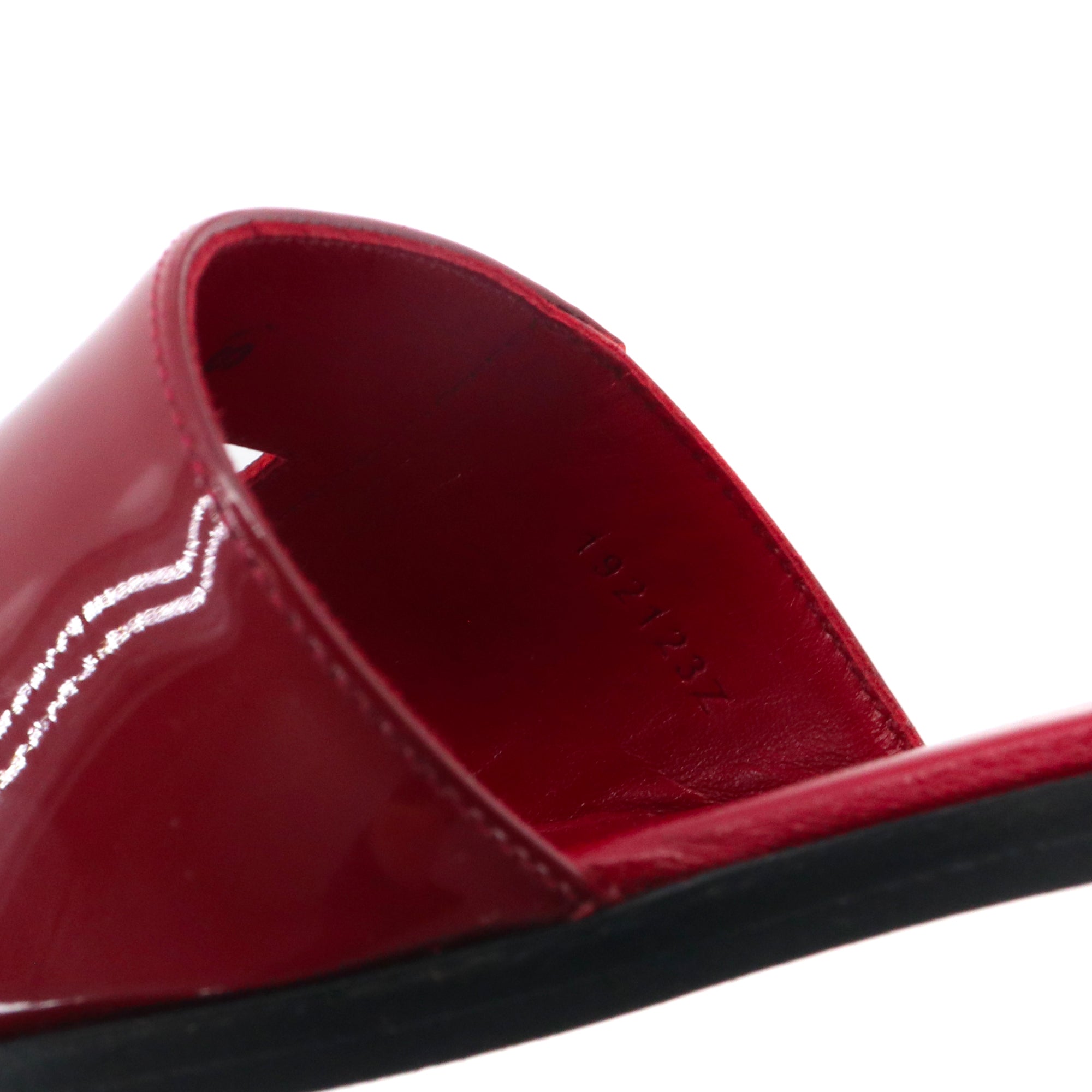 HERMÈS - Sandales View Hermès en cuir verni bordeaux (T37)