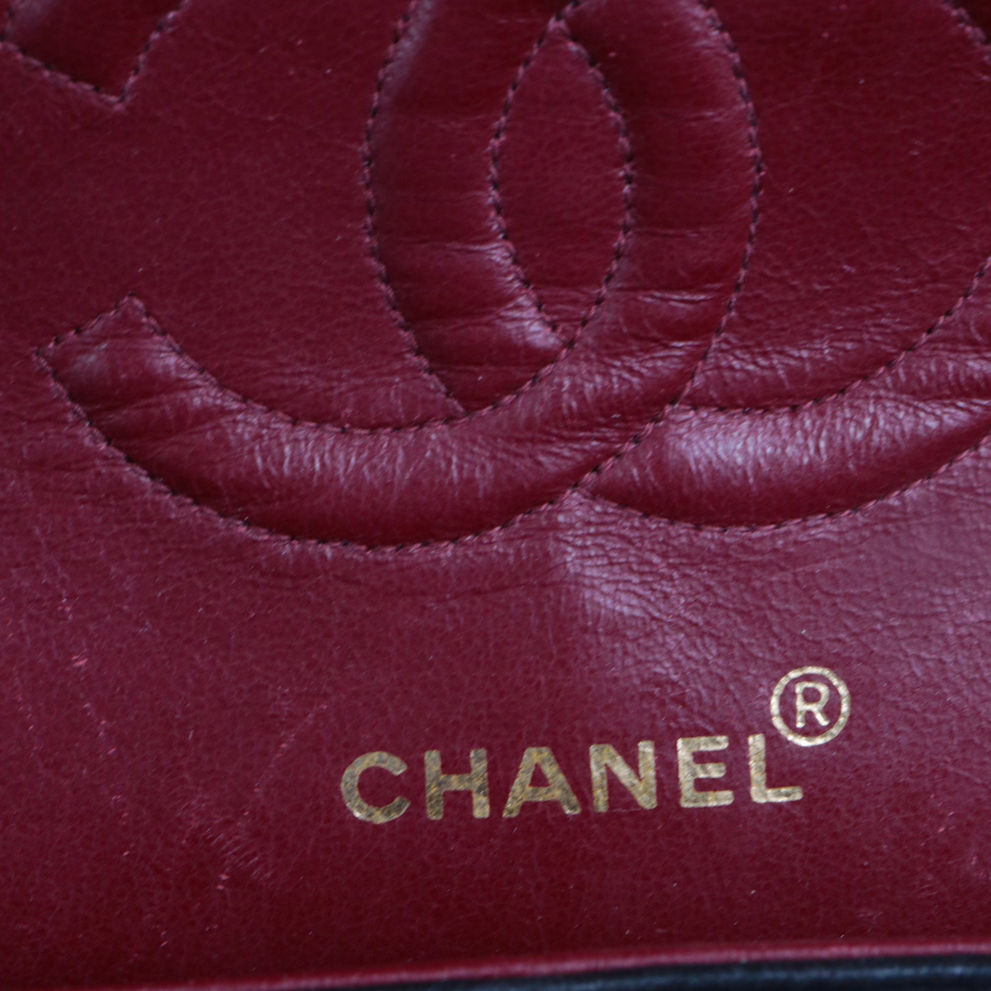 CHANEL - Sac à main Timeless/Classique medium Chanel double flap en cuir matelassé noir vintage