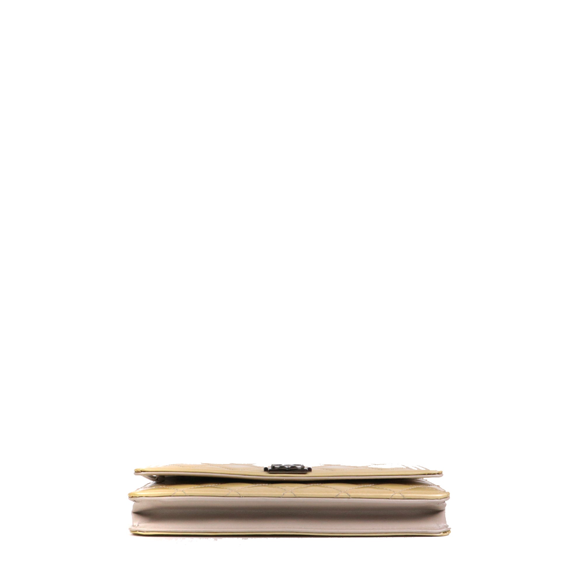 CHANEL - Sac à bandoulière Wallet On Chain Boy Chanel en cuir verni beige