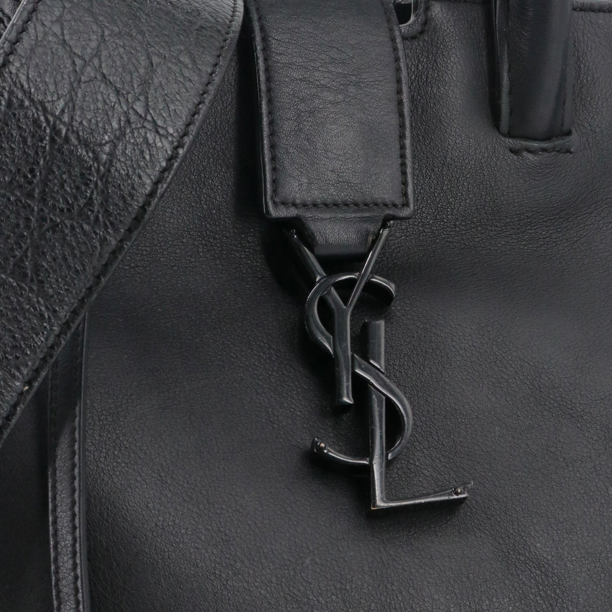 SAINT LAURENT - Sac à main Monogram Classic Saint Laurent en cuir noir