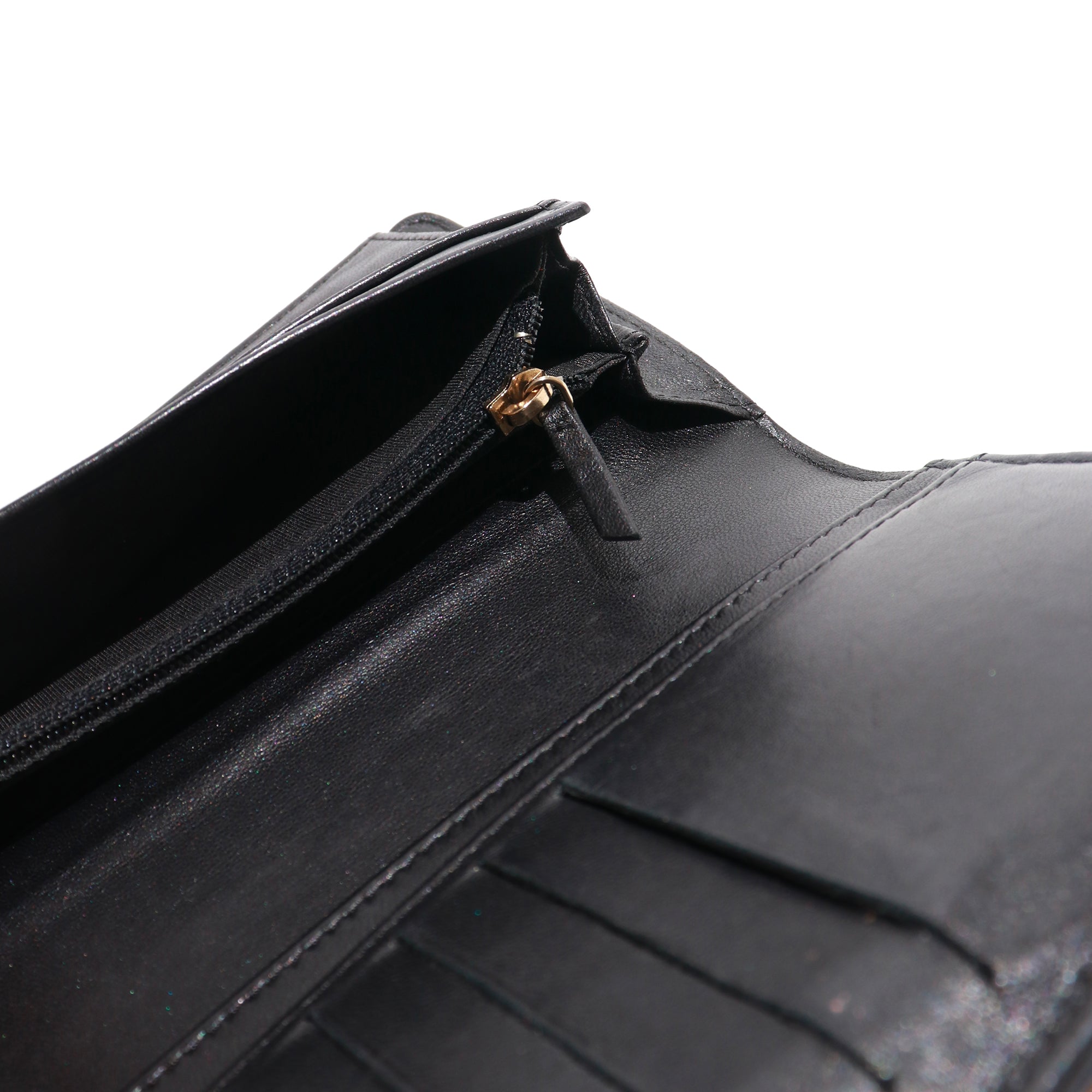 CHANEL - Boy wallet in patent quilted leather