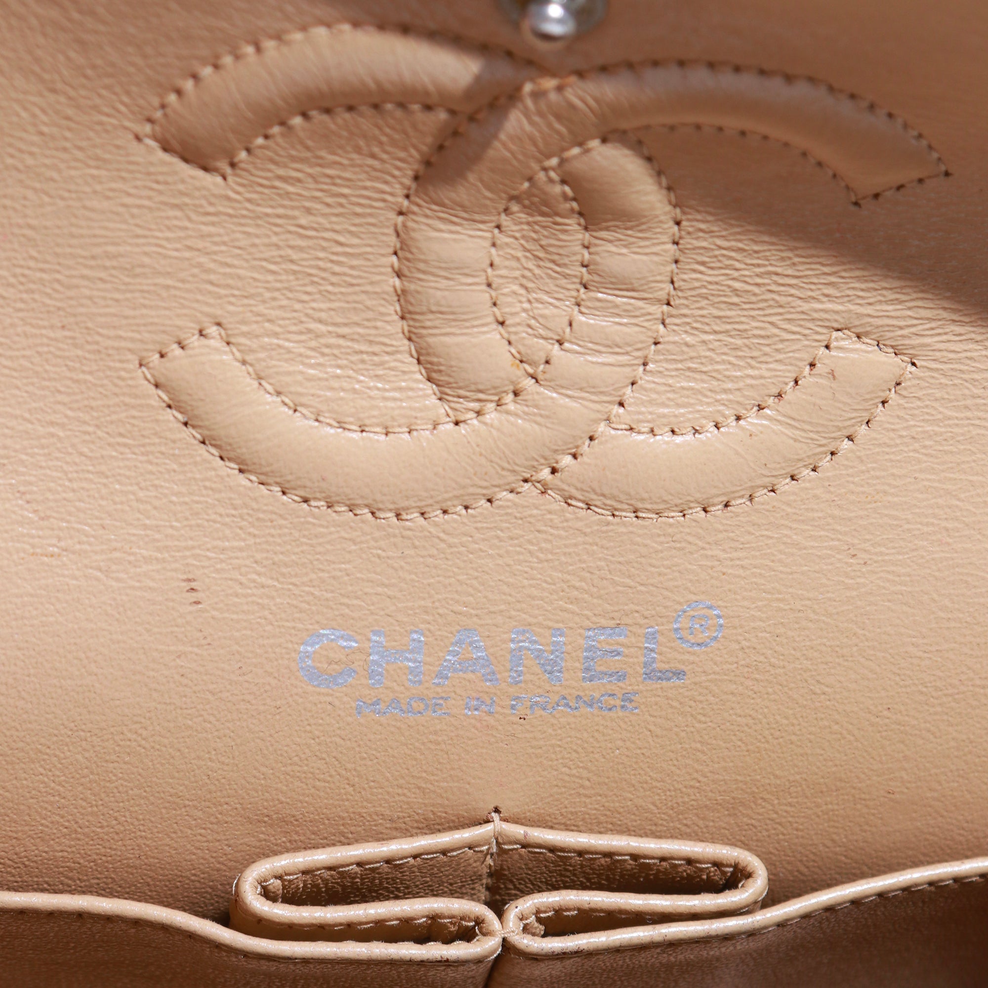 CHANEL - Sac à main Timeless 23 double flap en cuir matelassé marron