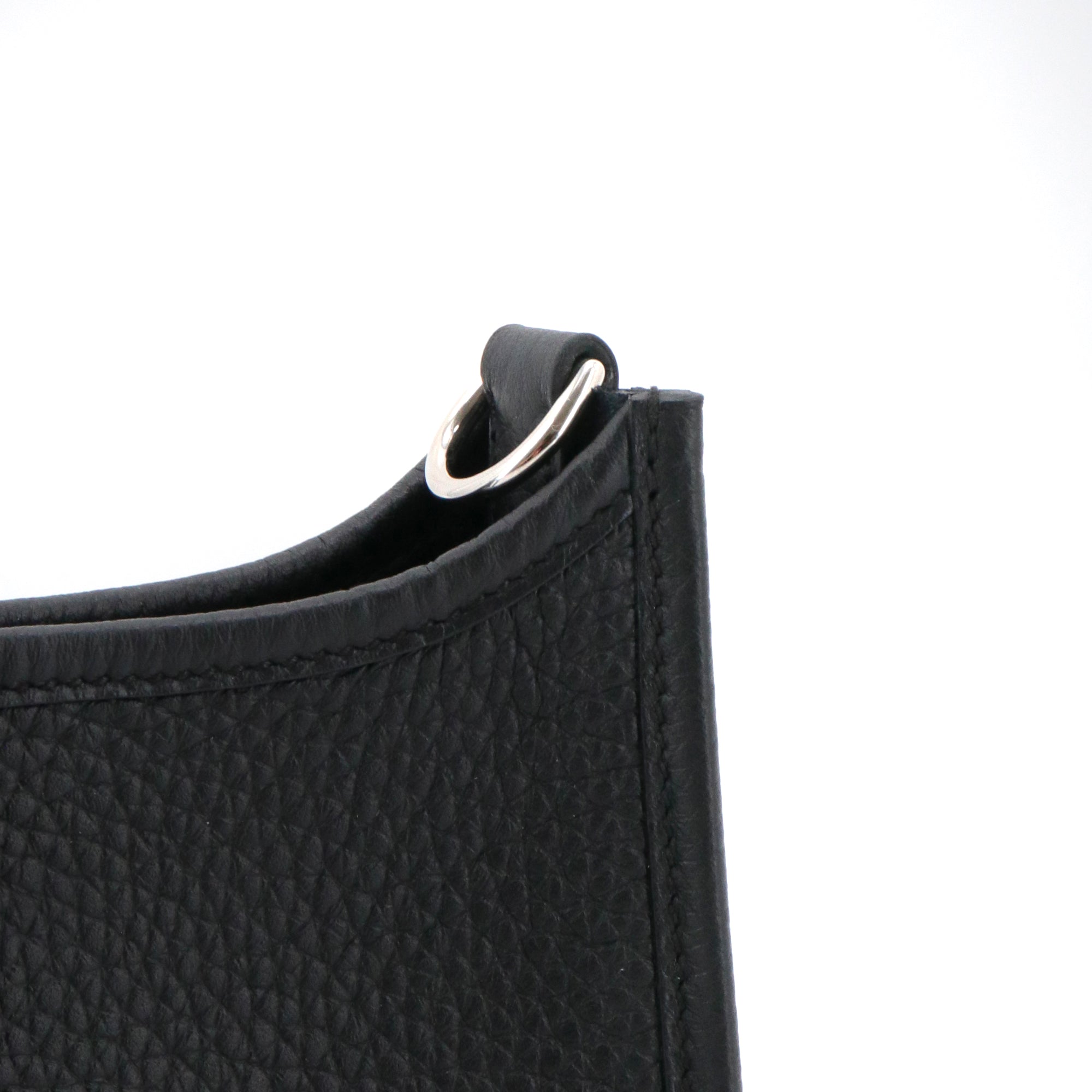 HERMÈS - Hermès Evelyne 16 shoulder bag in black Taurillon Clémence leather