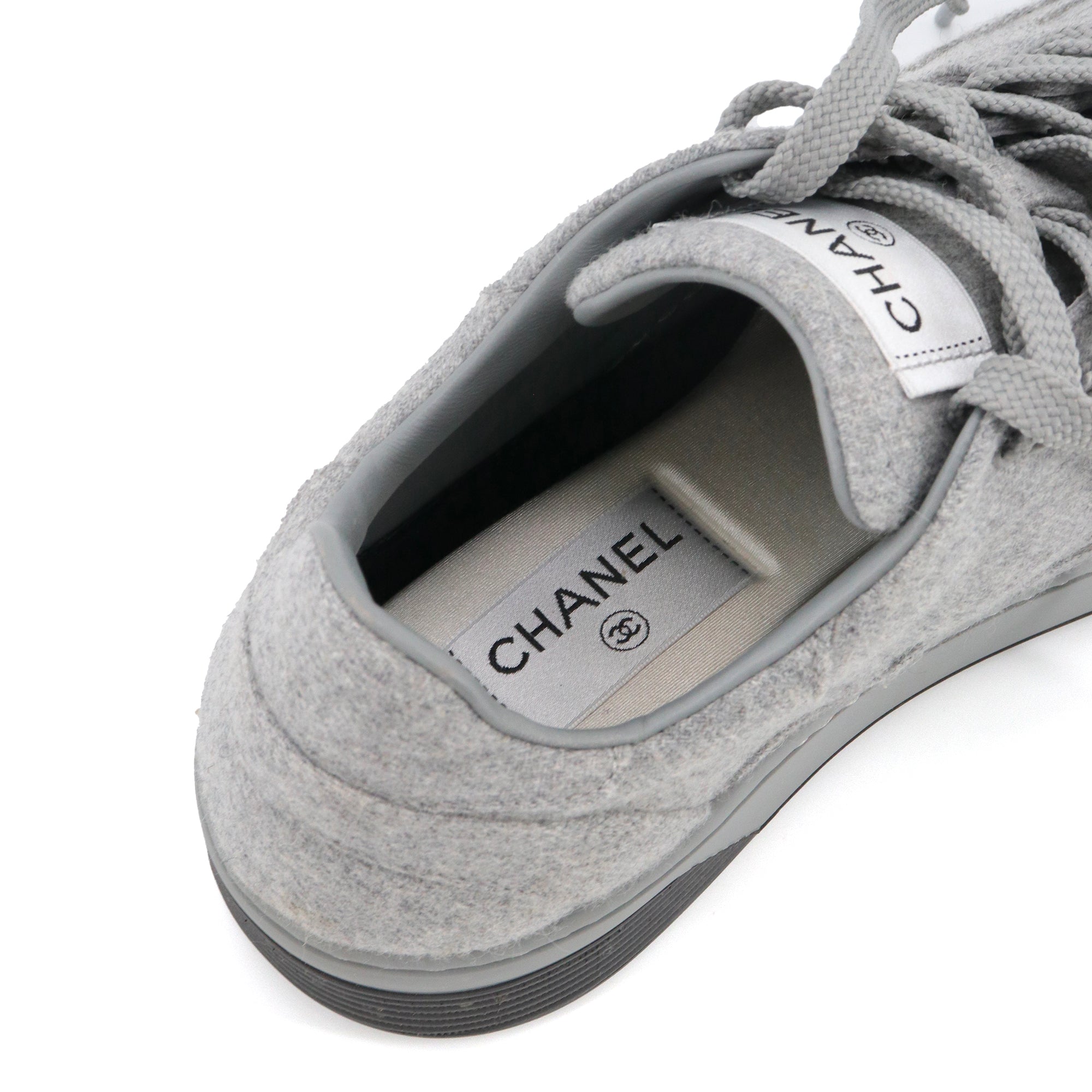CHANEL - Sneakers CC Chanel en laine grise (T40)