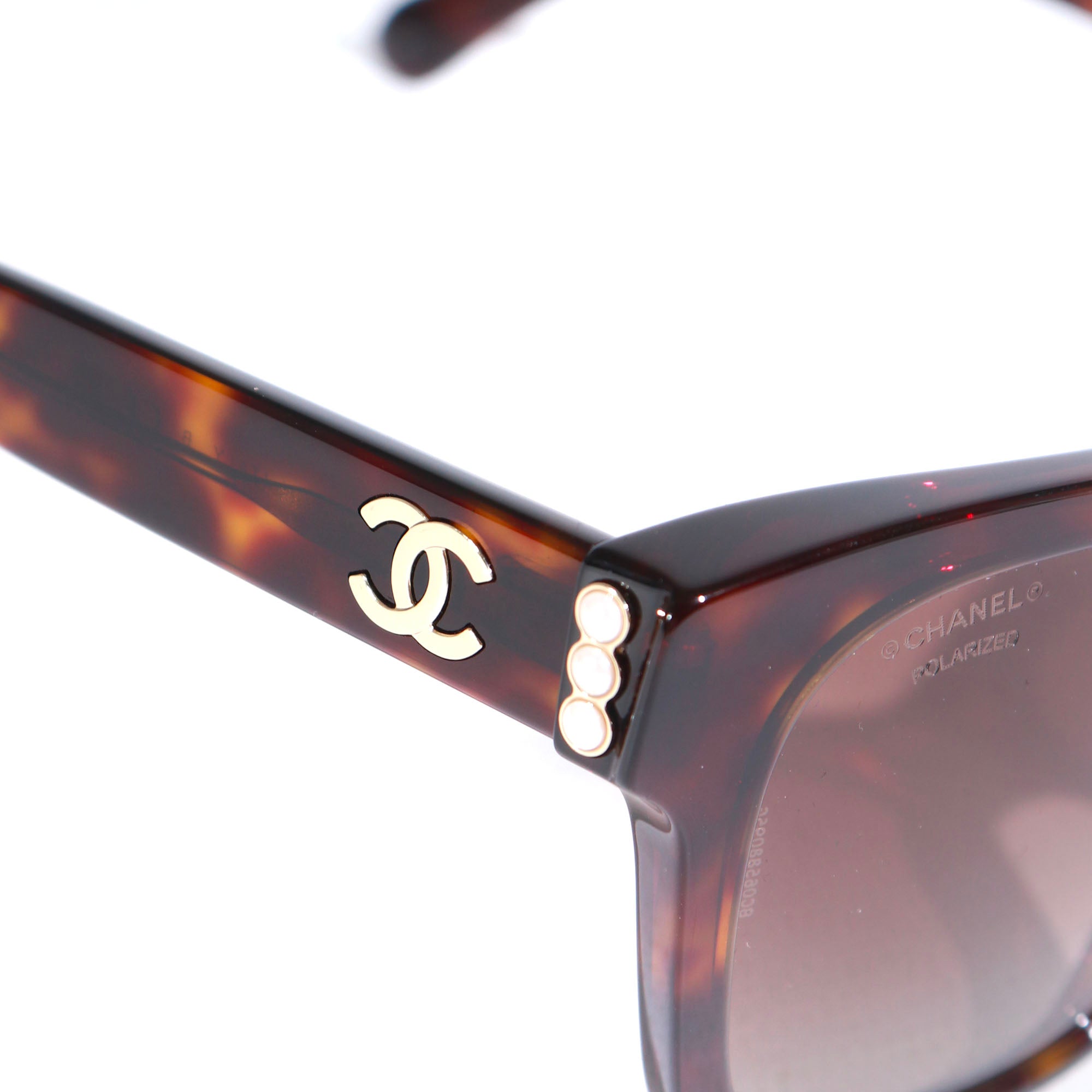 CHANEL - CC sunglasses with tortoiseshell pattern 