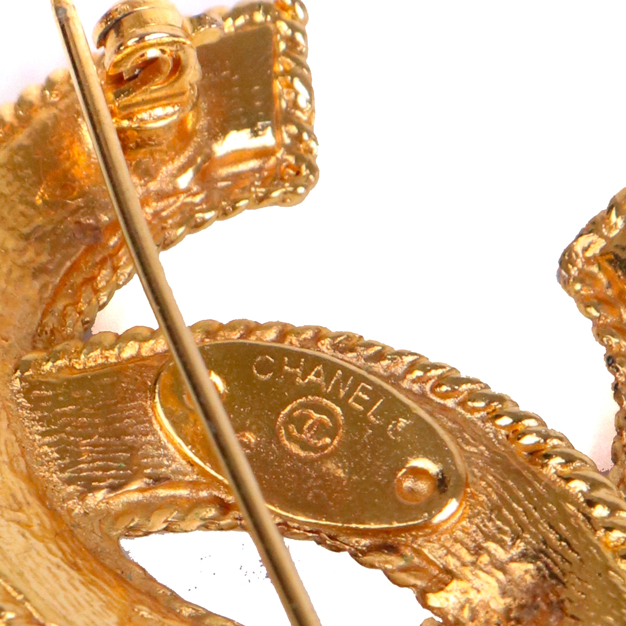 CHANEL - Chanel CC brooch with rhinestones