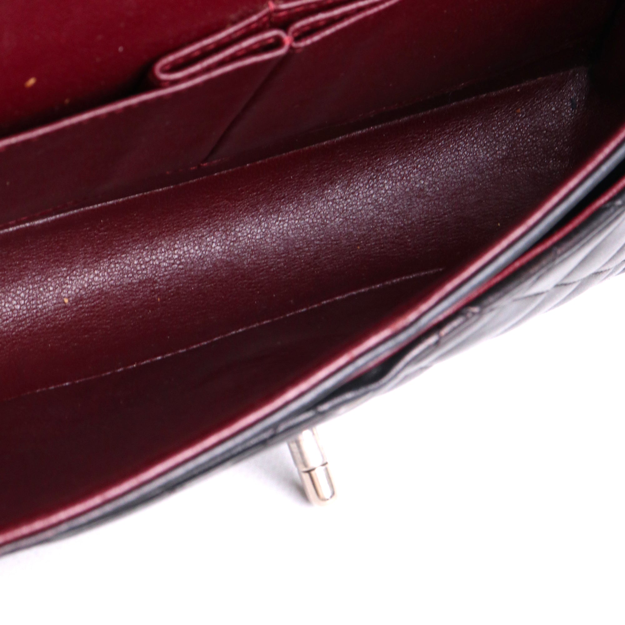 CHANEL - Sac à bandoulière Timeless/Classique Chanel en cuir d'agneau noir