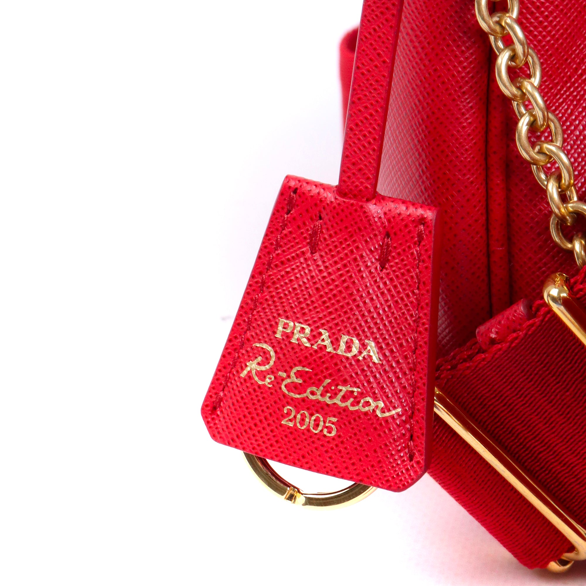 PRADA - Sac à bandoulière Re-Edition 2005 en cuir saffiano rouge