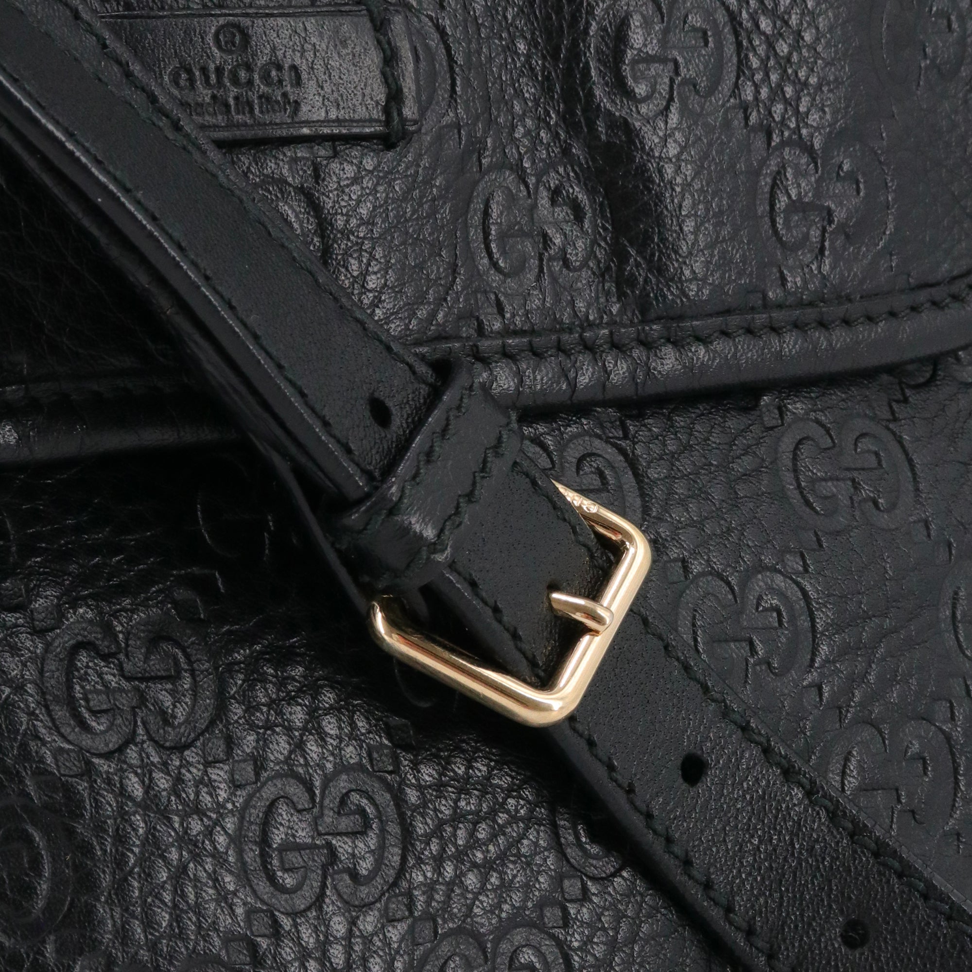 GUCCI - Guccissima Gucci shoulder bag in black embossed leather