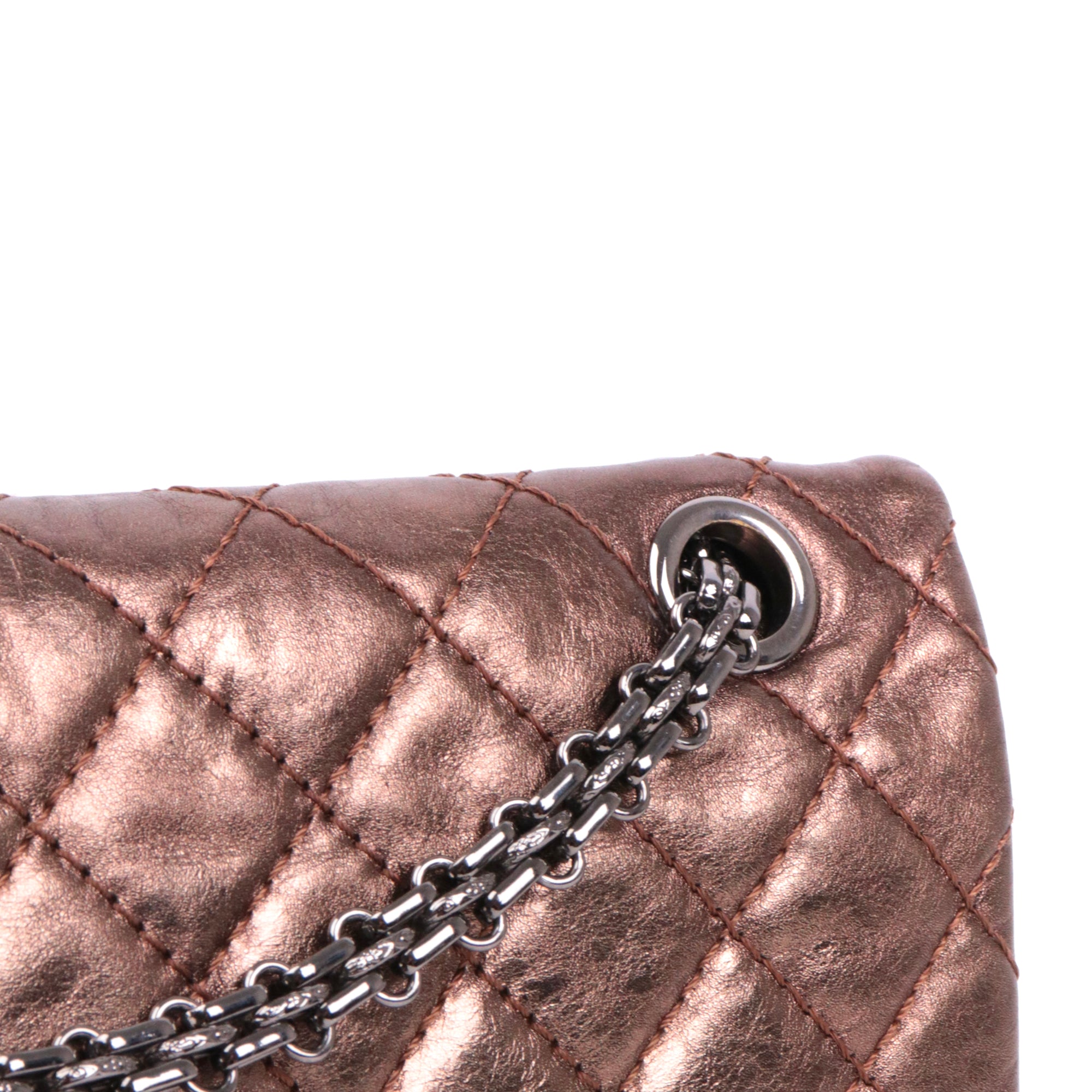 CHANEL - Sac à bandoulière 2.55 Cargo Chanel small en cuir froissé bronze