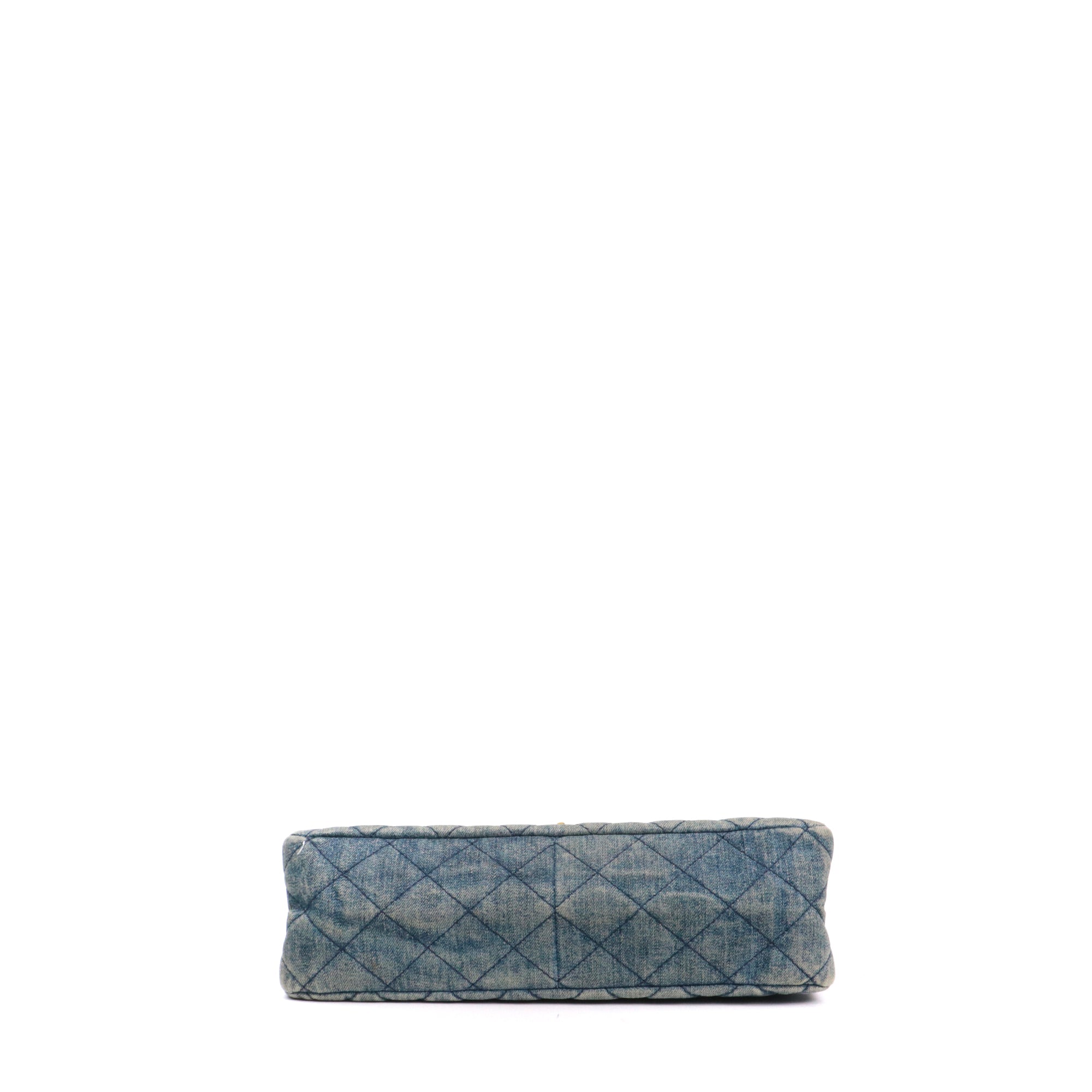 CHANEL - Sac à bandoulière 2.55 Chanel large en denim