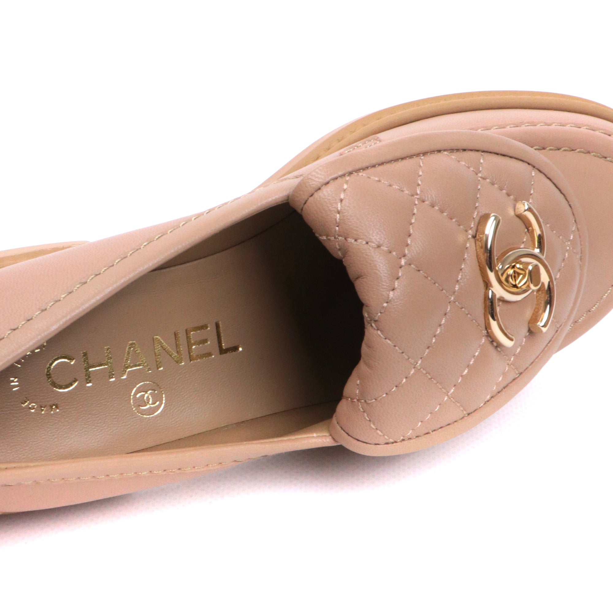 CHANEL - Leather loafers (T39)