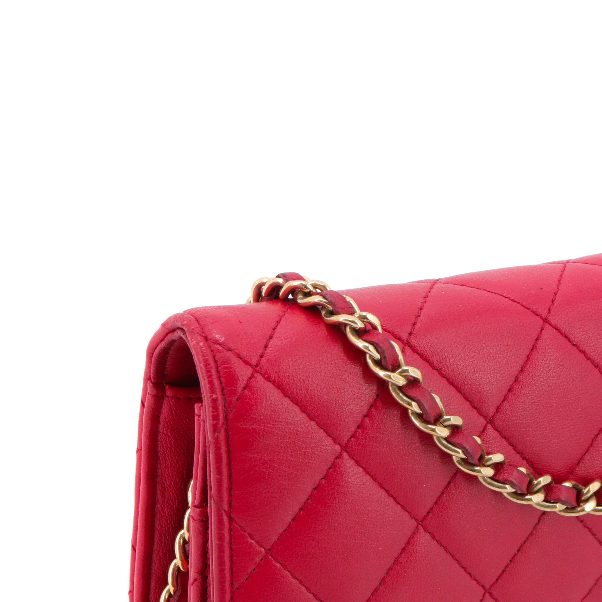 CHANEL - Chanel Wallet On Chain shoulder bag in red smooth leather
