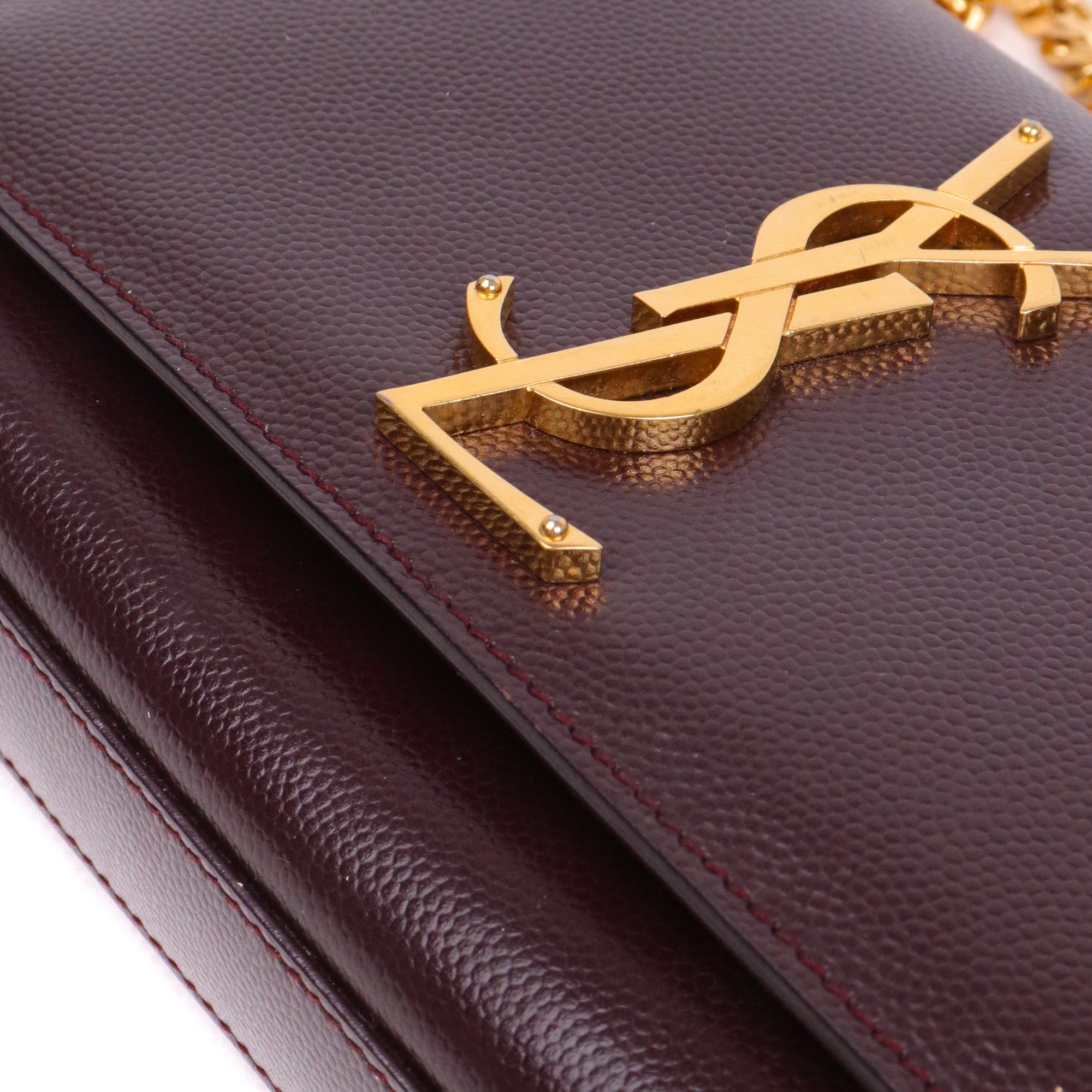 SAINT LAURENT - Sac à bandoulière Kate mini Saint Laurent cuir grainé bordeaux
