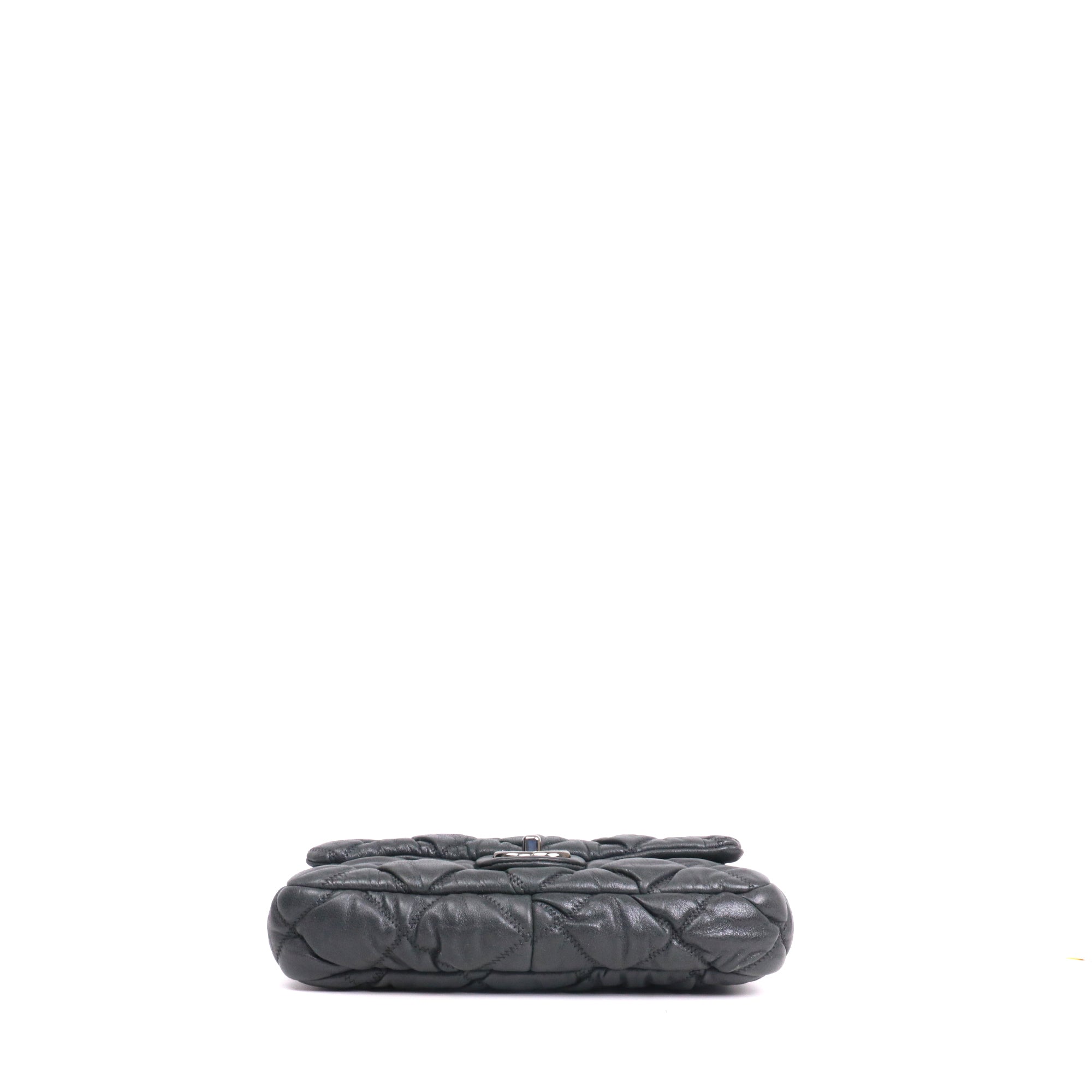 CHANEL - Sac à main Timeless/Classique Chanel simple flap Chanel en cuir froissé bulle gris