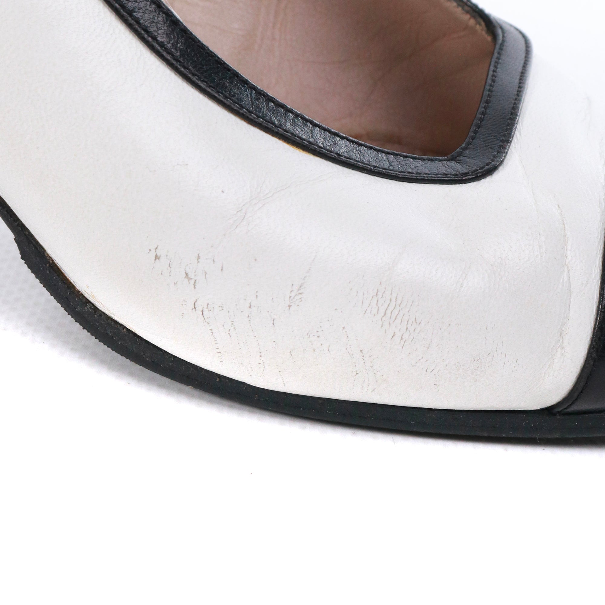 CHANEL - Leather loafers (T39)