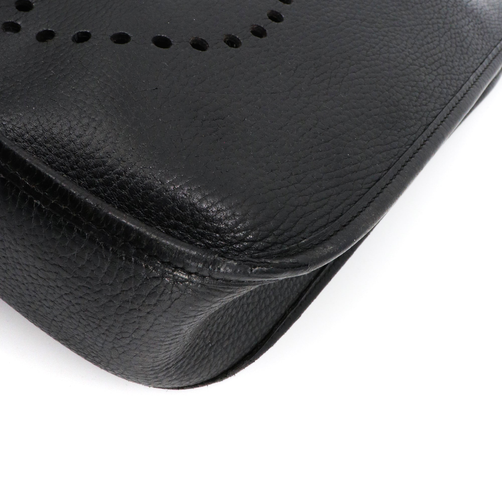 HERMÈS - Sac à bandoulière Evelyne III Hermès en cuir clémence noir