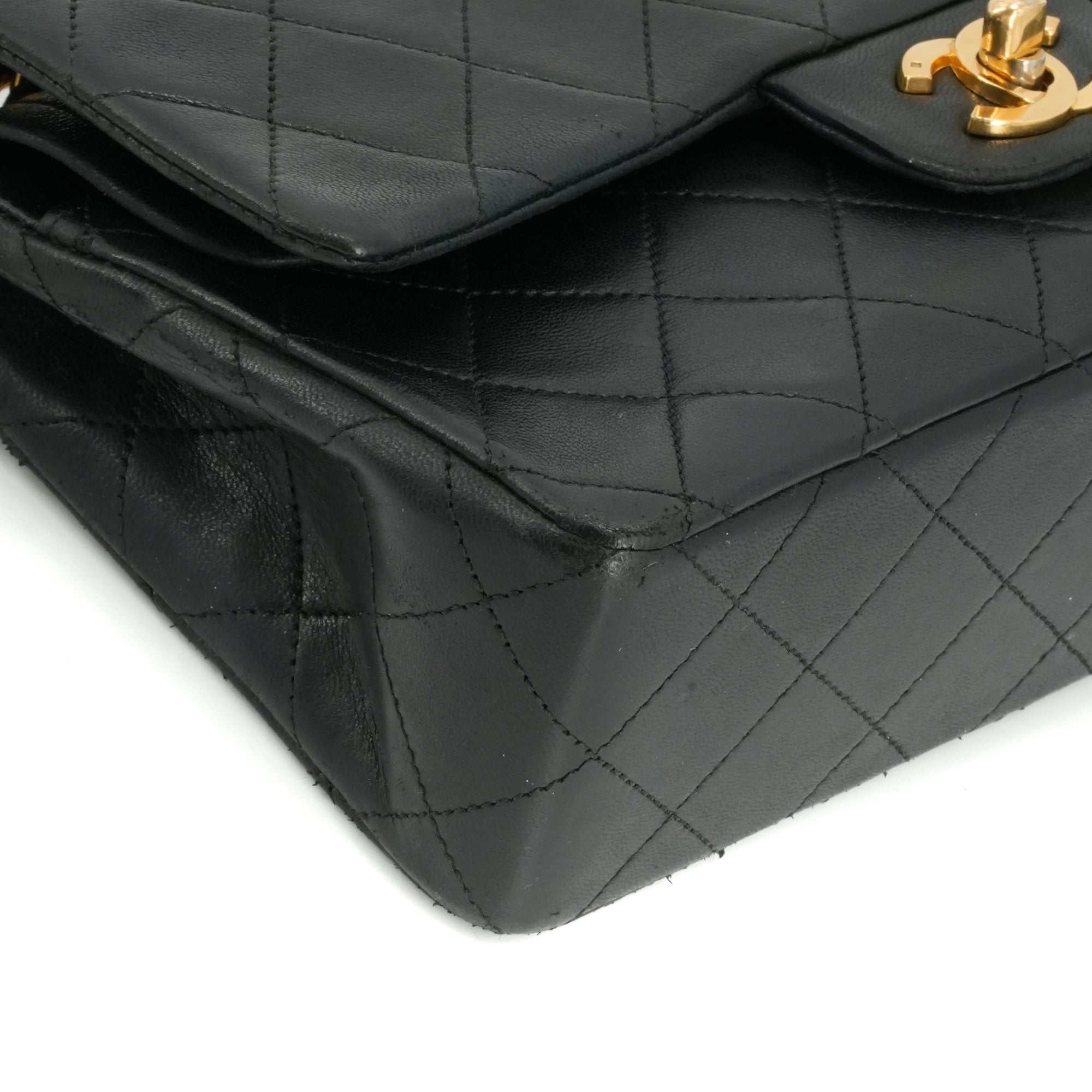 CHANEL - Sac à main Classique/Timeless small Chanel en cuir matelassé noir vintage