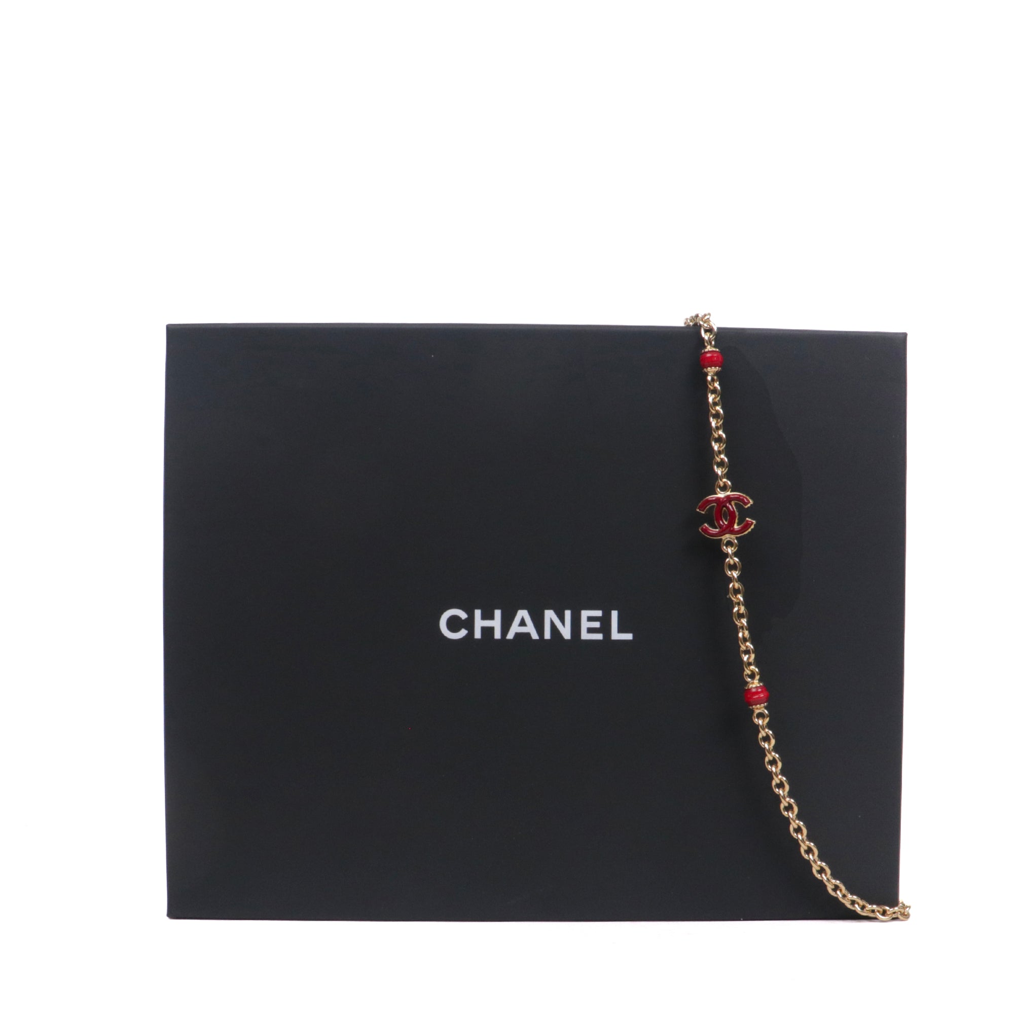 CHANEL - Sautoir CC Chanel en métal doré orné de pierres bordeaux