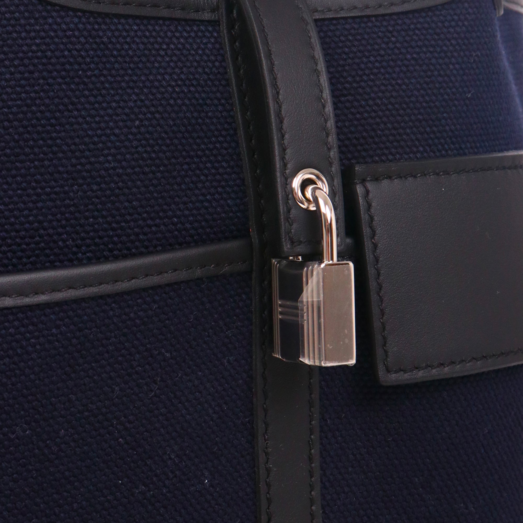 HERMÈS - Picotin 22 bag in black Taurillon Clémence leather