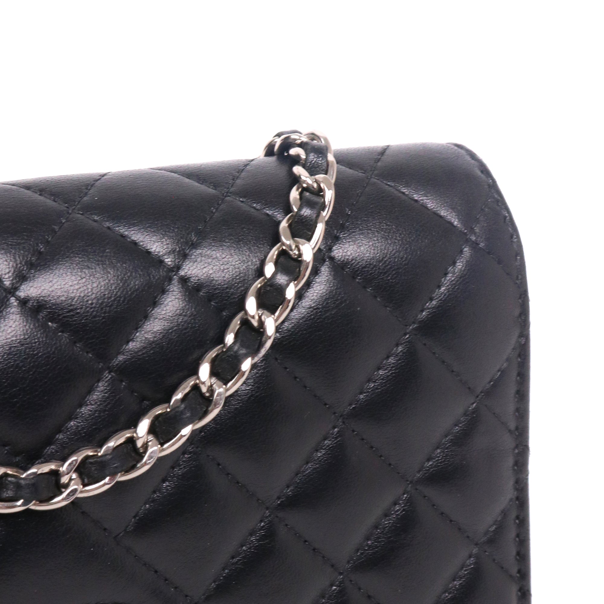 CHANEL - Sac Wallet On Chain Timeless Chanel en cuir matelassé noir