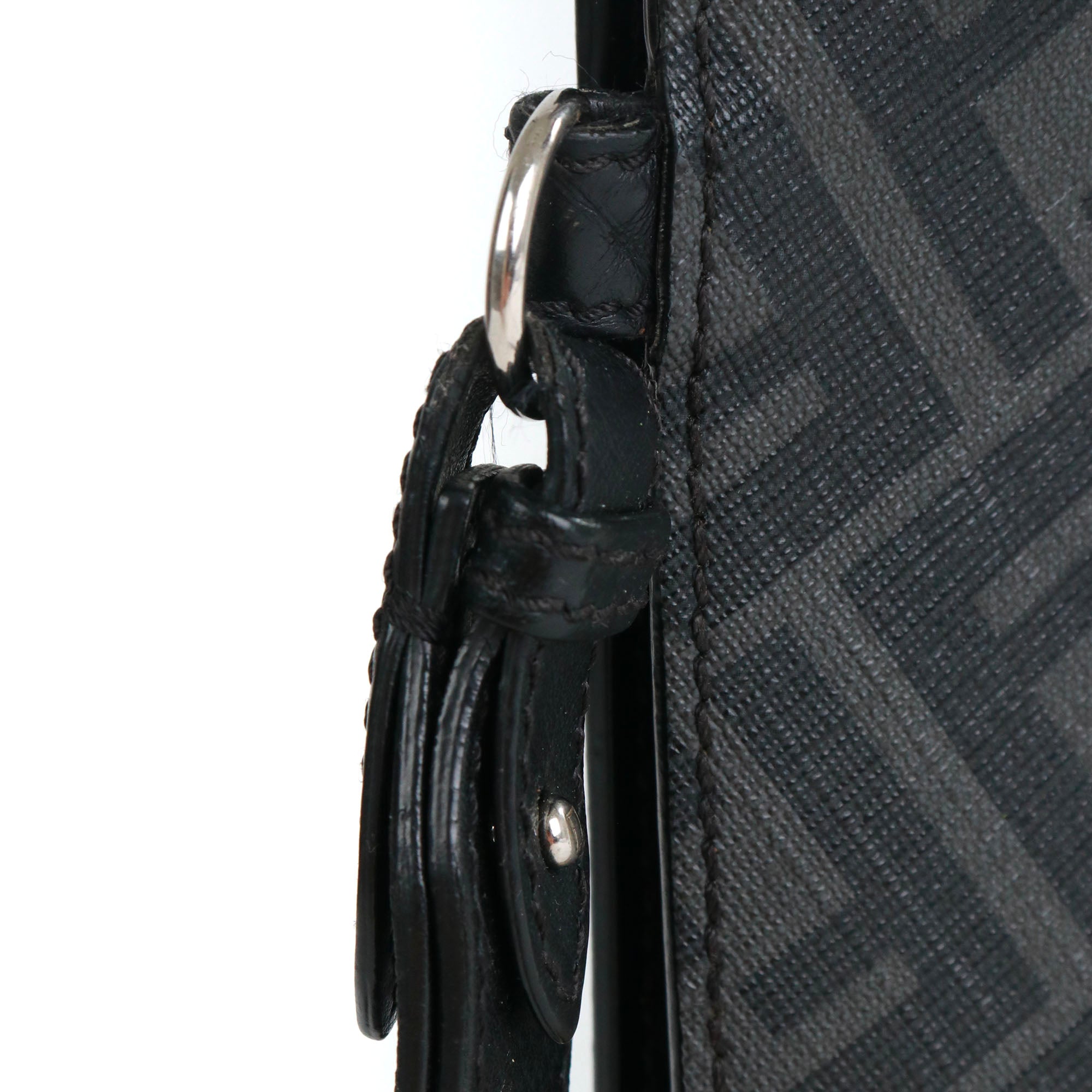 FENDI - Pochette Diagonal Fendi en toile enduite et cuir noir