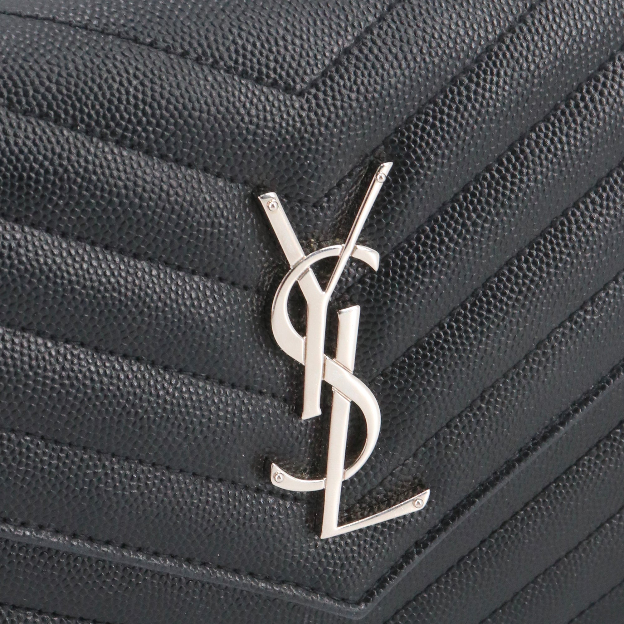 SAINT LAURENT - Sac à bandoulière Wallet on chain Cassandre Saint Laurent cuir grainé chevron noir