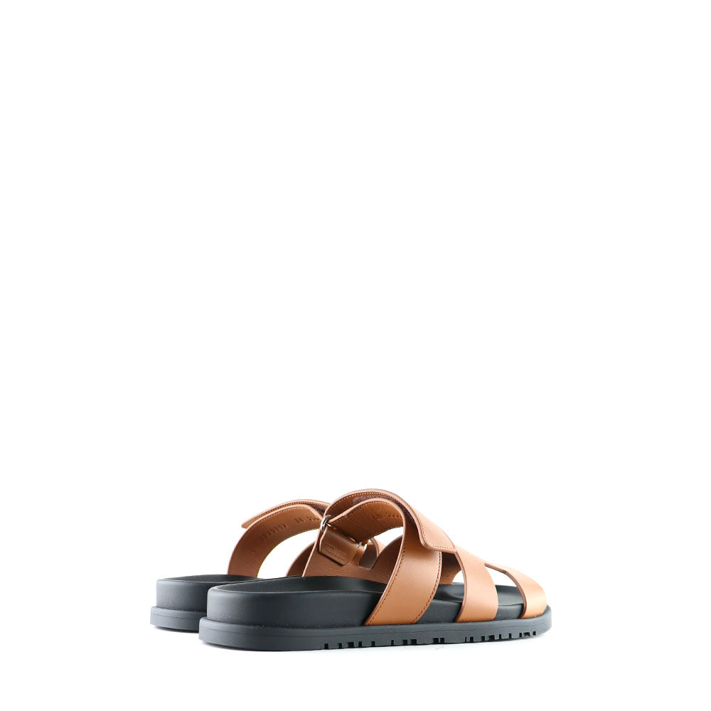 HERMÈS - Sandales Chypre en cuir lisse gold (T38)