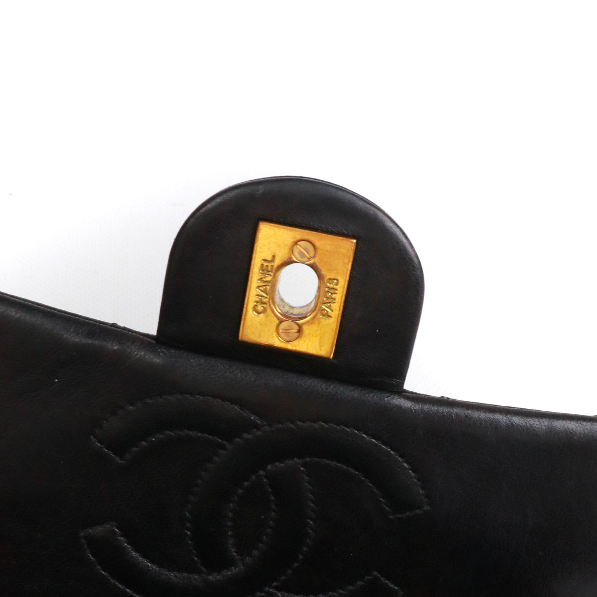 CHANEL - Sac à bandoulière Timeless Mini Square Chanel en cuir noir vintage