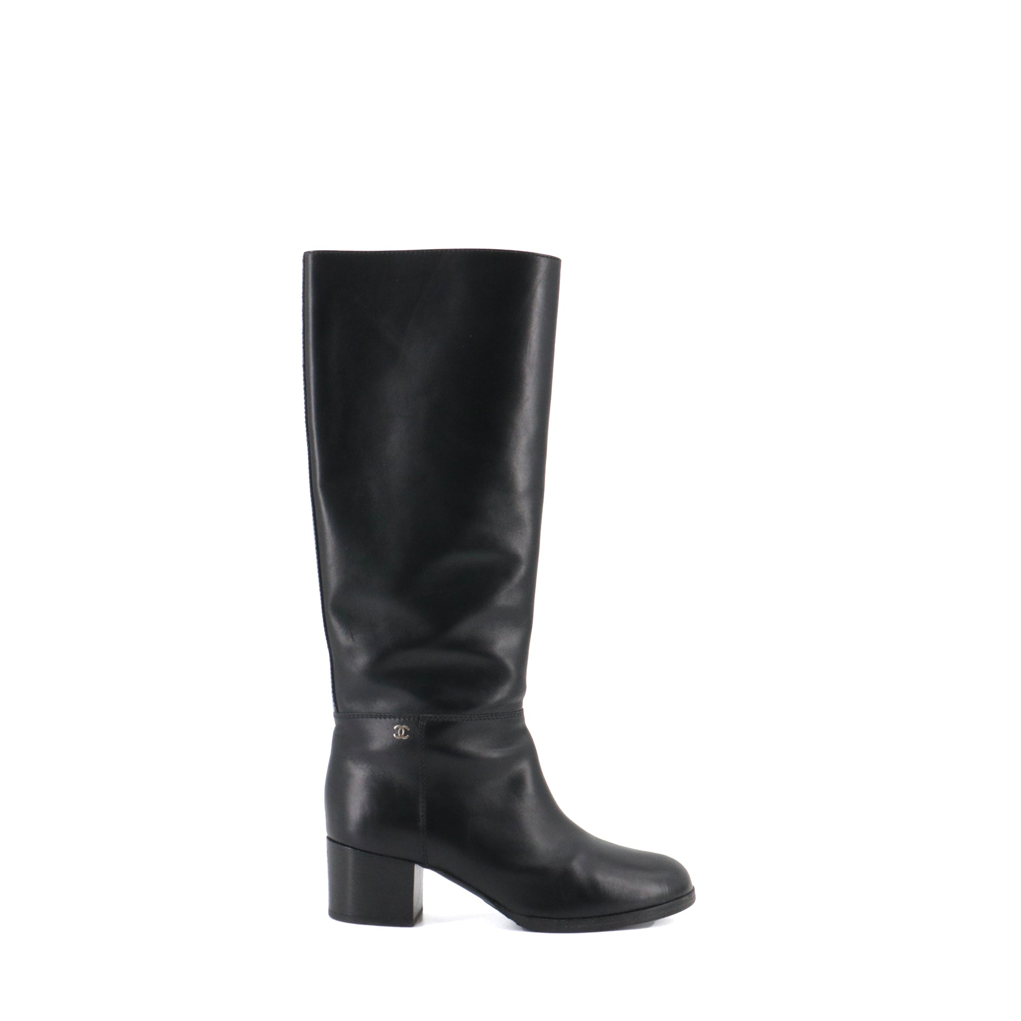 CHANEL - Chanel CC ankle boots in black lambskin (T34.5)
