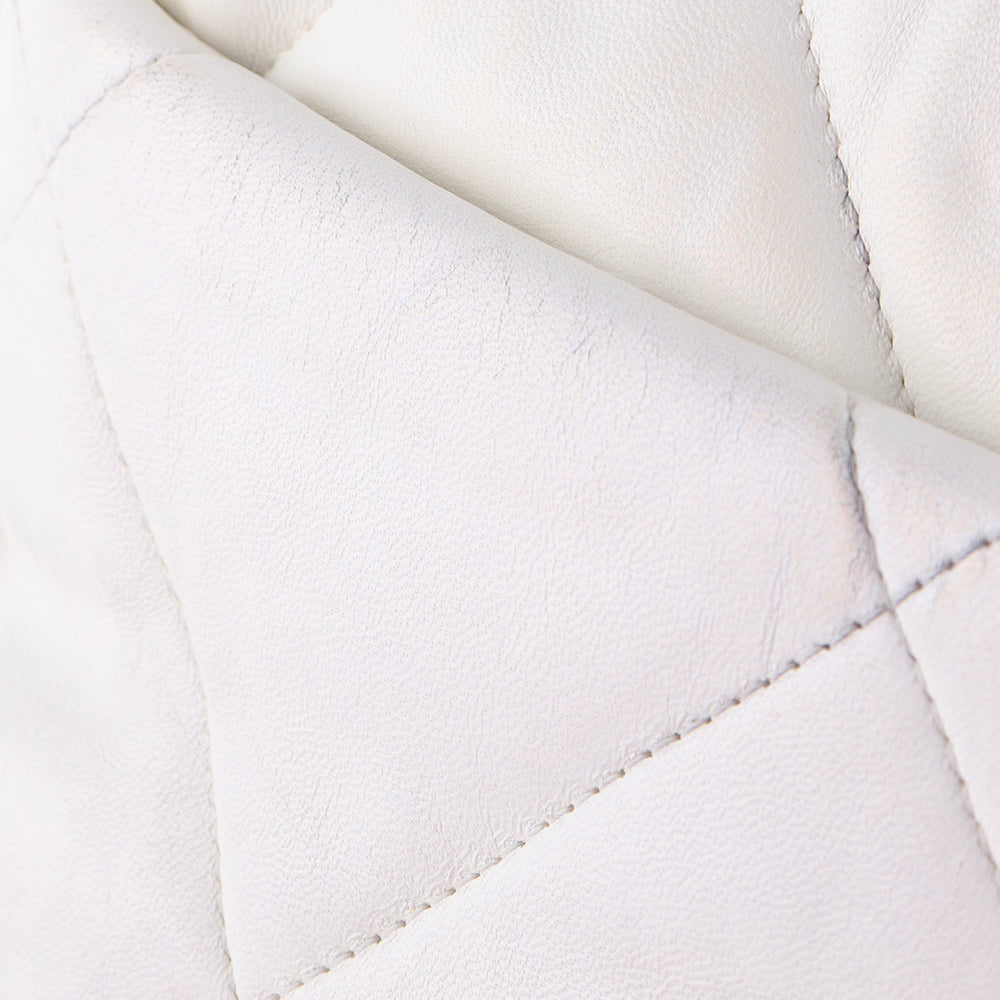 CHANEL - Sac à bandoulière 19 en cuir matelassé blanc