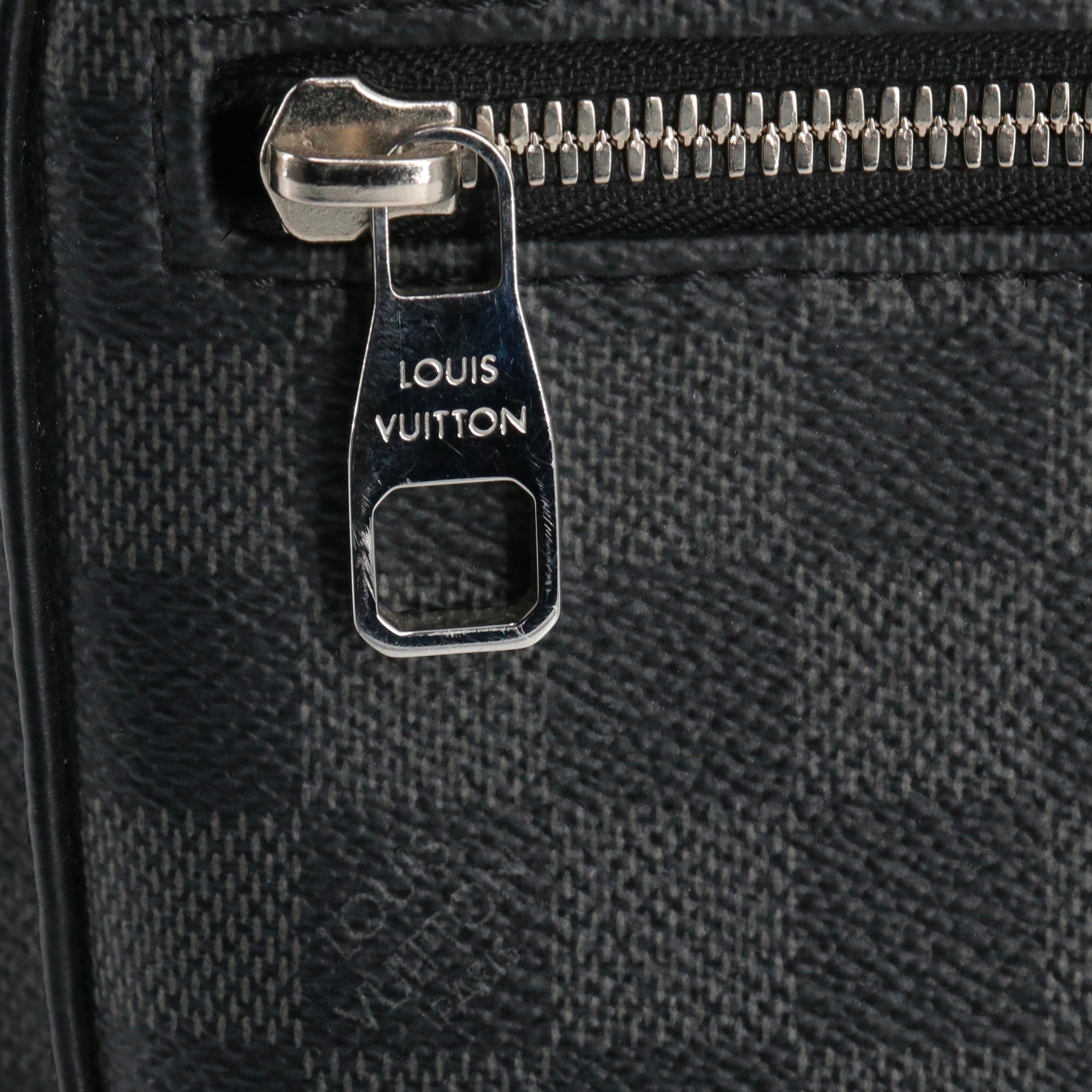 LOUIS VUITTON - Sac à dos Josh Louis Vuitton en cuir noir et toile damier graphite