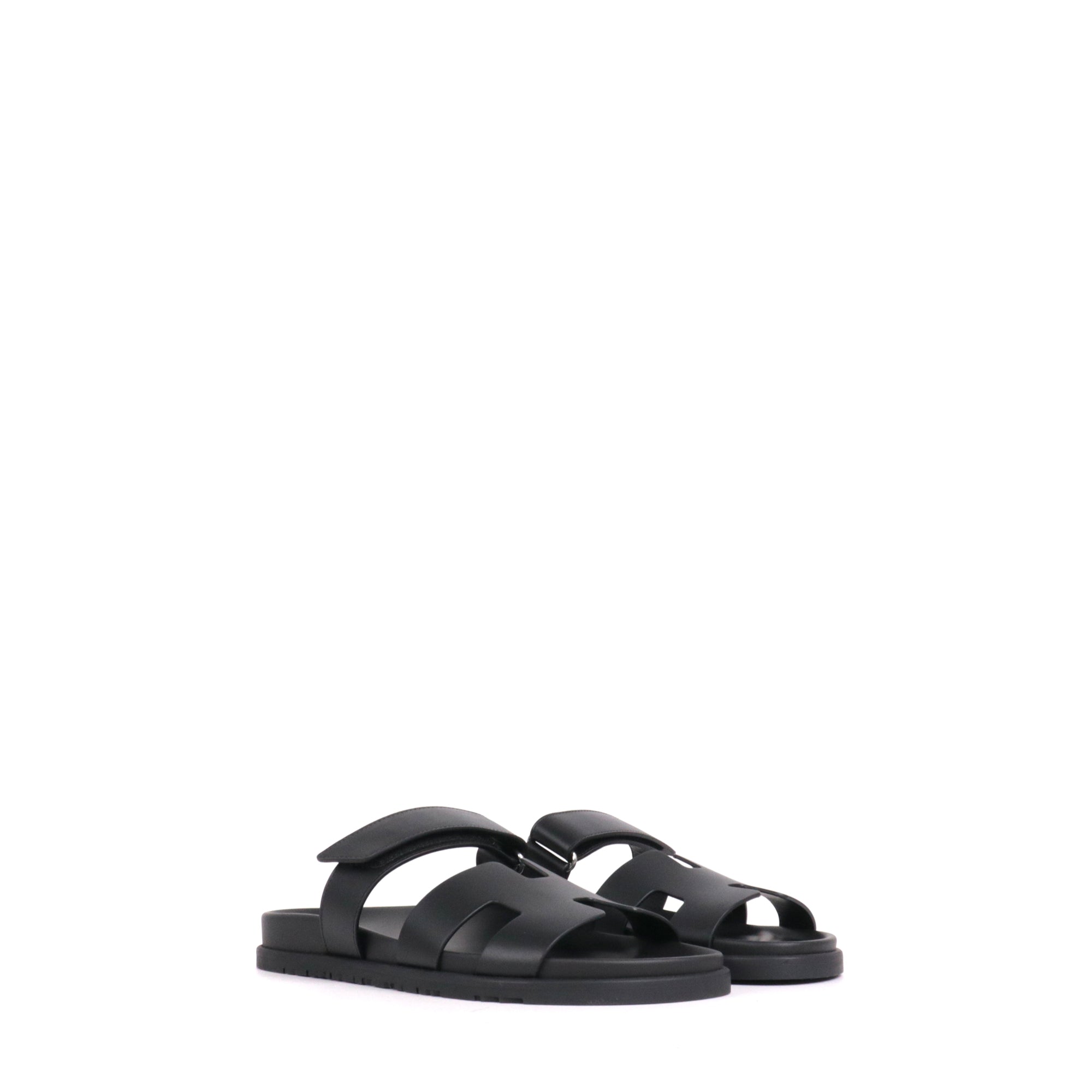 HERMÈS - Chypre sandals in black smooth leather (T36)