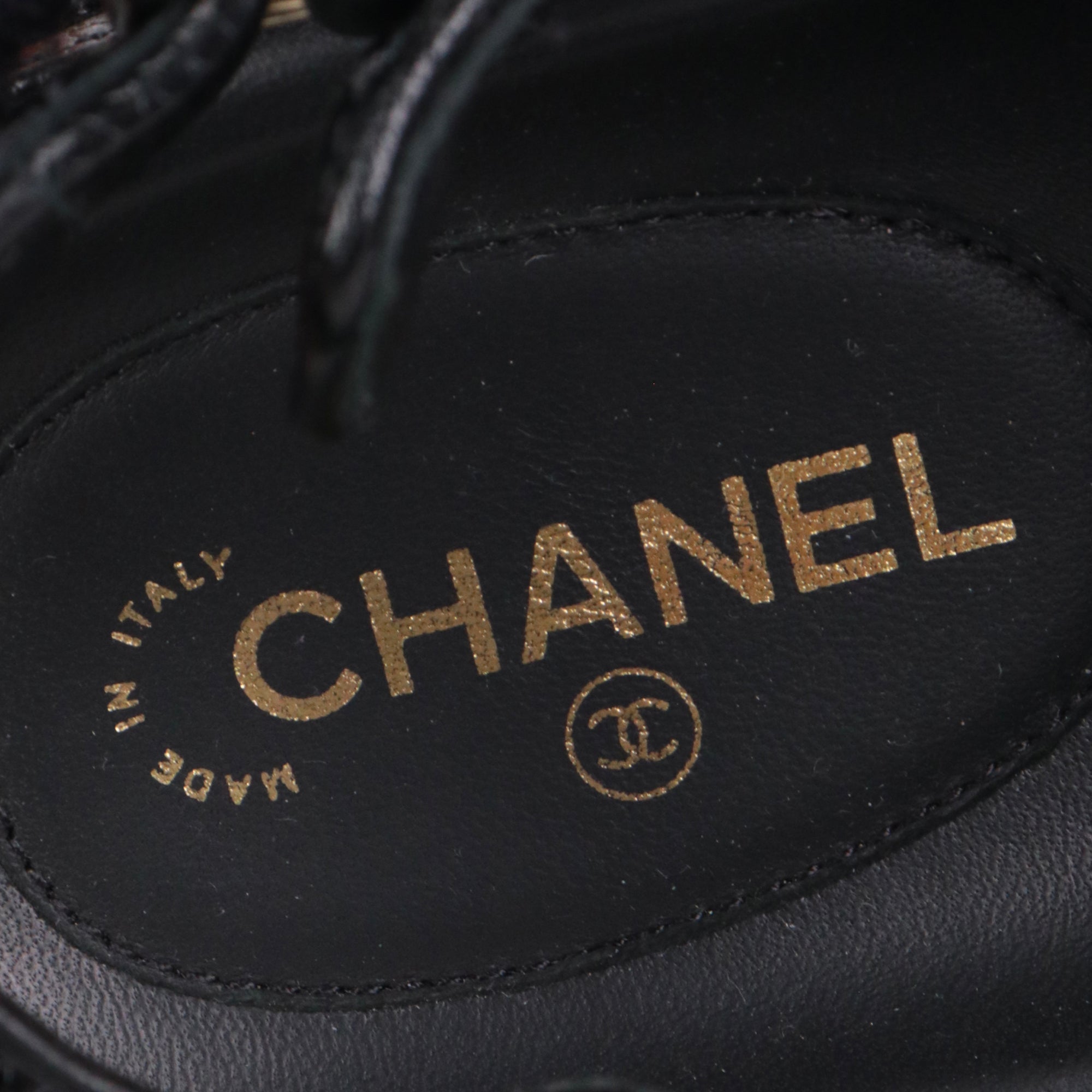 CHANEL - Sandales Dad Chanel en cuir caviar noir (T39)