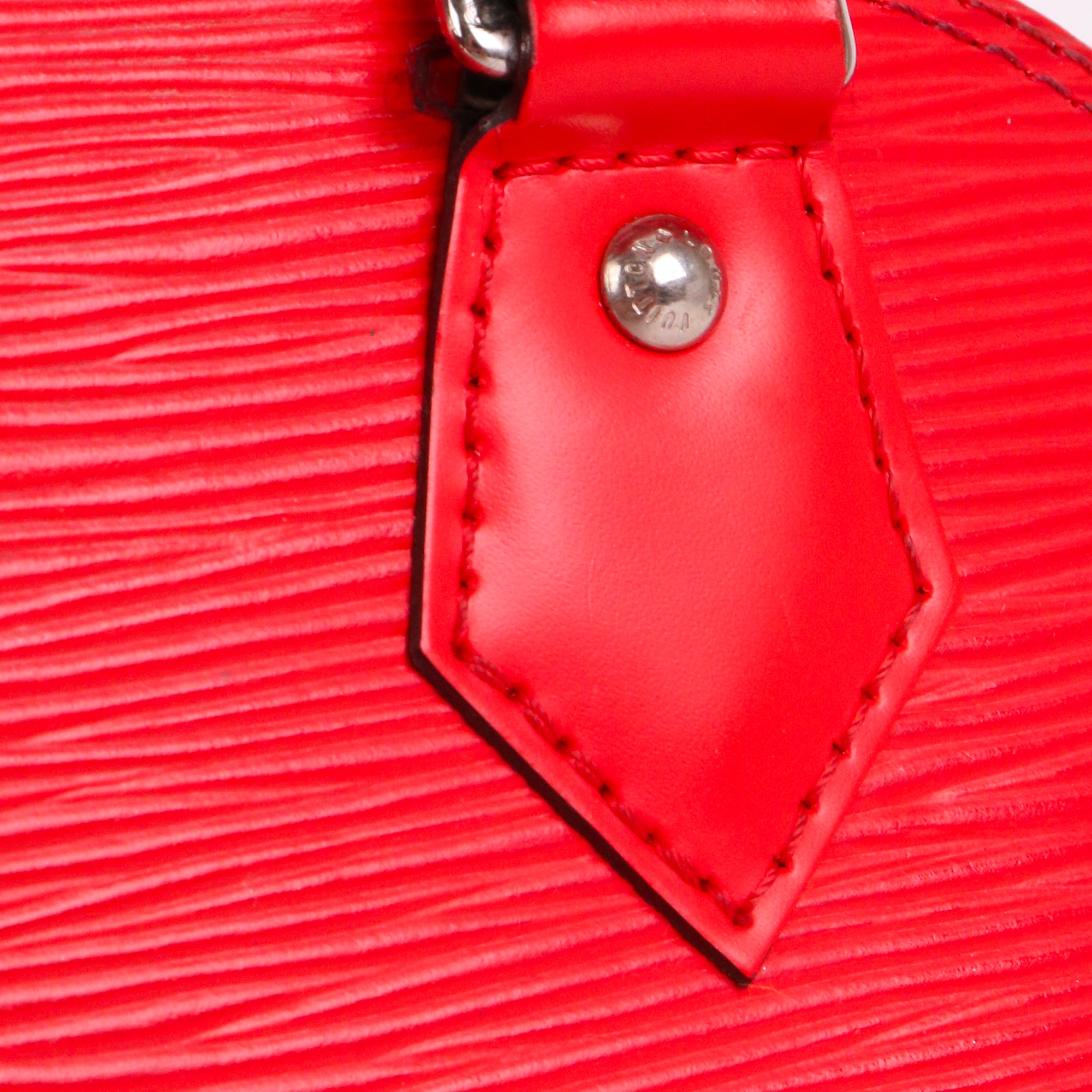 LOUIS VUITTON - Sac à bandoulière Alma BB Louis Vuitton en cuir épi rouge