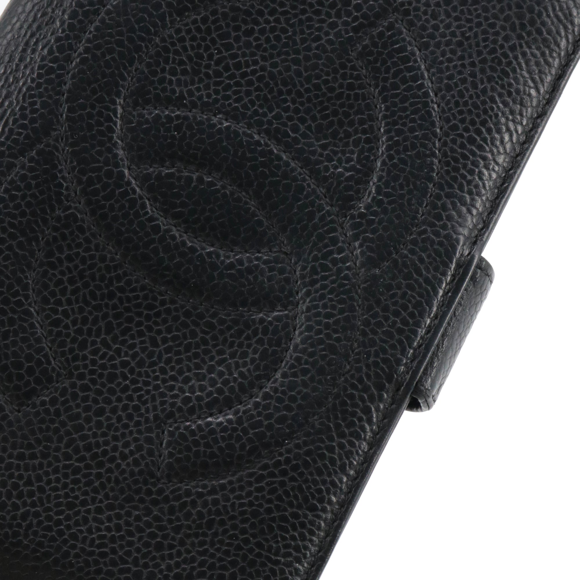 CHANEL - Black quilted leather wallet