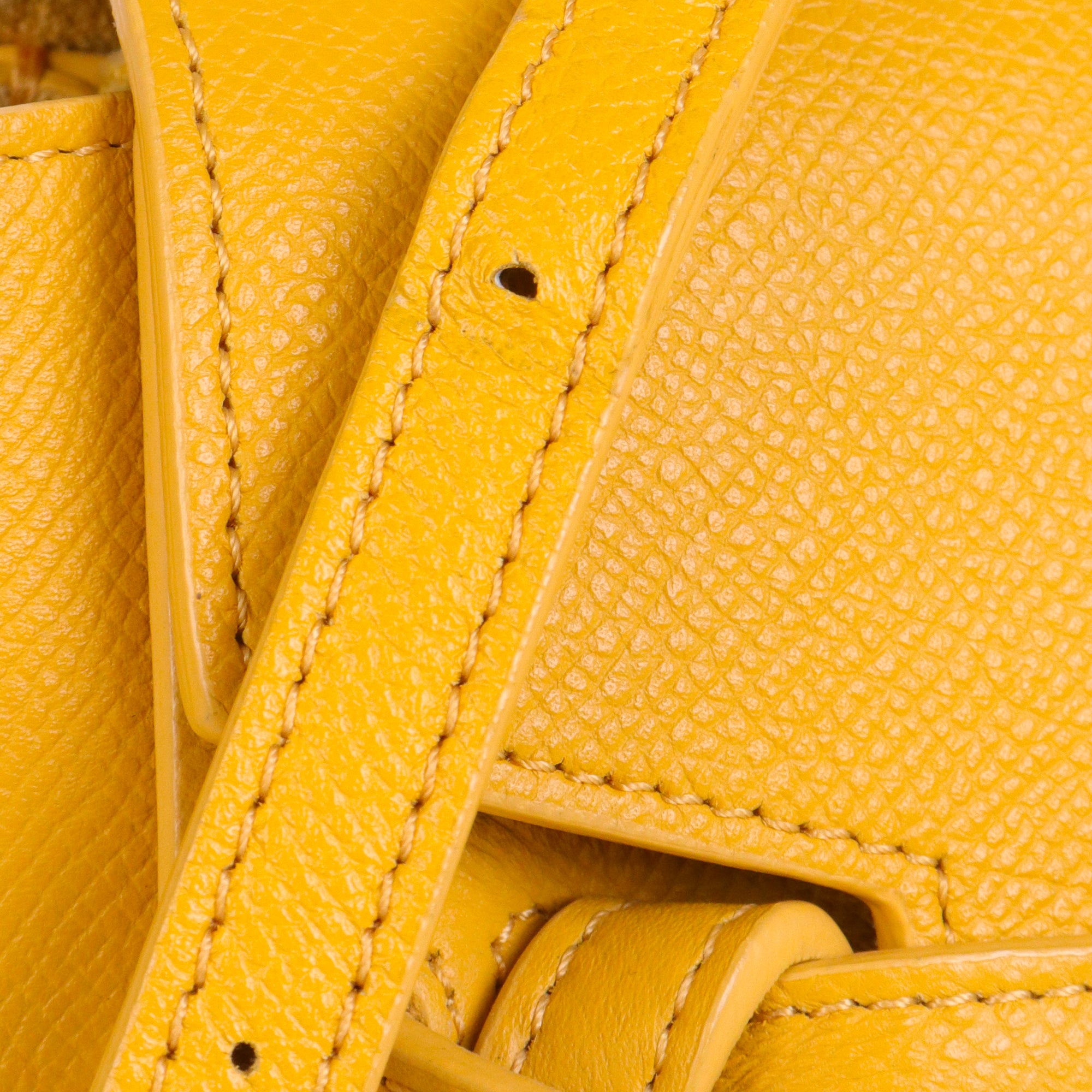 CELINE - Sac à bandoulière Belt nano Celine en cuir grainé jaune